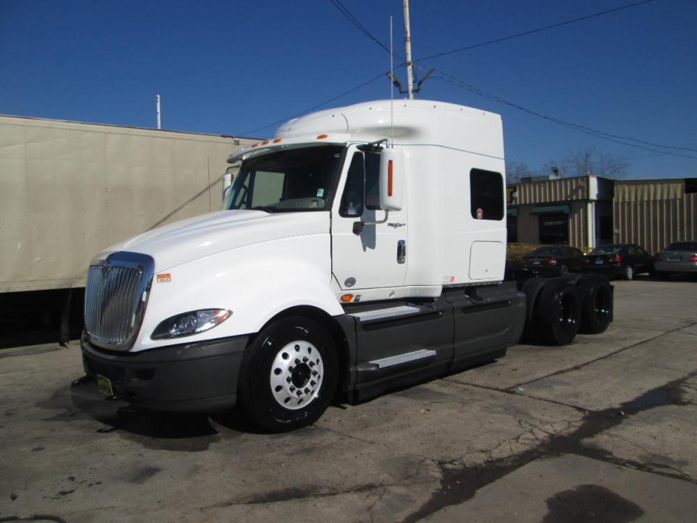 2014 WHITE /GRAY PROSTAR 2 DR with an V6 CUMMINGS engine, MANUAL transmission, located at 9172 North Fwy, Houston, TX, 77037, (713) 910-6868, 29.887470, -95.411903 - Photo #0