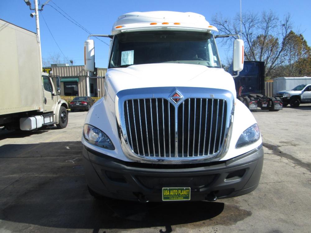 2014 WHITE /GRAY PROSTAR 2 DR with an V6 CUMMINGS engine, MANUAL transmission, located at 9172 North Fwy, Houston, TX, 77037, (713) 910-6868, 29.887470, -95.411903 - Photo #1