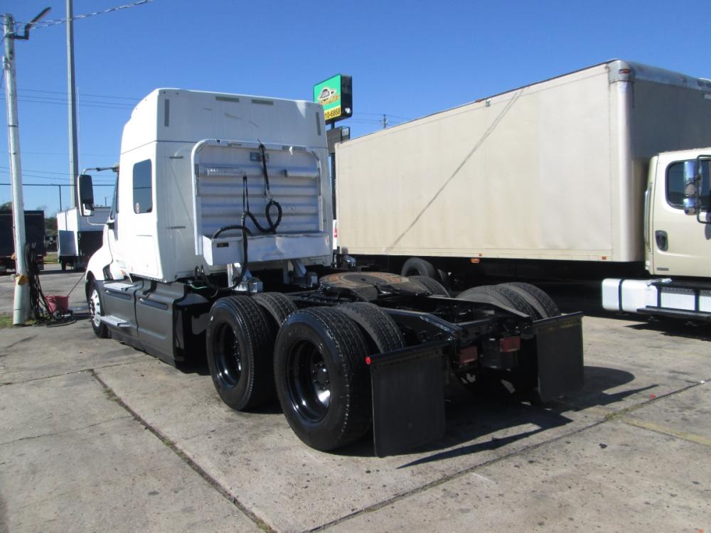 2014 WHITE /GRAY PROSTAR 2 DR with an V6 CUMMINGS engine, MANUAL transmission, located at 9172 North Fwy, Houston, TX, 77037, (713) 910-6868, 29.887470, -95.411903 - Photo #5