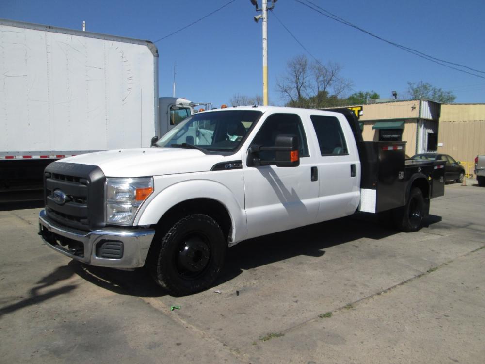 2013 WHITE /GRAY Ford F-350 4 DR with an V8 engine, AUTOMATIC transmission, located at 9172 North Fwy, Houston, TX, 77037, (713) 910-6868, 29.887470, -95.411903 - Photo #0
