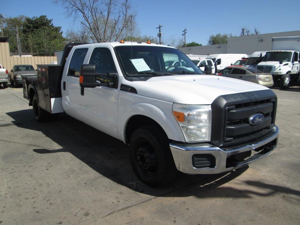 2013 WHITE /GRAY Ford F-350 4 DR with an V8 engine, AUTOMATIC transmission, located at 9172 North Fwy, Houston, TX, 77037, (713) 910-6868, 29.887470, -95.411903 - Photo #2