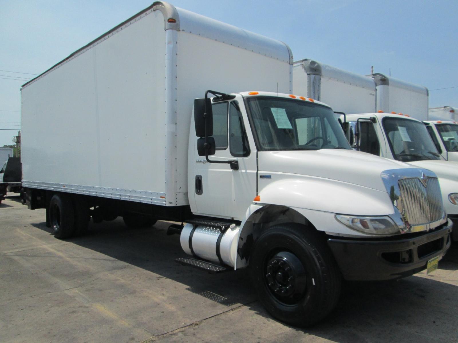 2013 WHITE /GRAY INTERNATIONAL 4300 2 DR with an V6 engine, AUTOMATIC transmission, located at 9172 North Fwy, Houston, TX, 77037, (713) 910-6868, 29.887470, -95.411903 - Photo #0