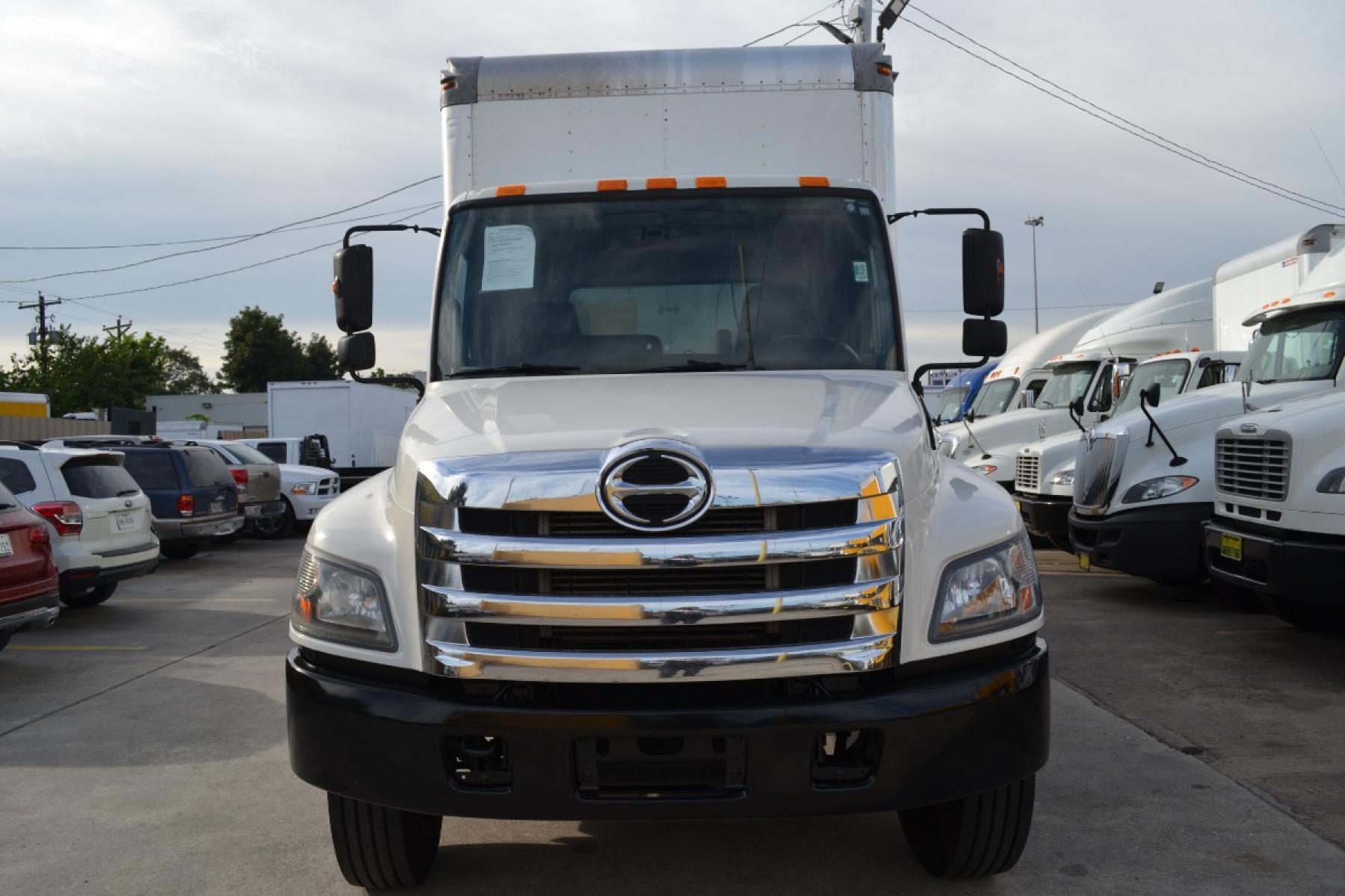 2015 WHITE HINO 268 with an HINO 8L 220HP engine, ALLISON AUTOMATIC transmission, located at 9172 North Fwy, Houston, TX, 77037, (713) 910-6868, 29.887470, -95.411903 - 24FT BOX WITH ALUMINUM LIFT GATE, 25,950LB GVWR NON CDL, DEF FLUID, 90 GALLON FUEL TANK, COLD A/C, POWER WINDOWS AND LOCKS, AIR BRAKES,CD PLAYER. 3 IN STOCK . - Photo #1