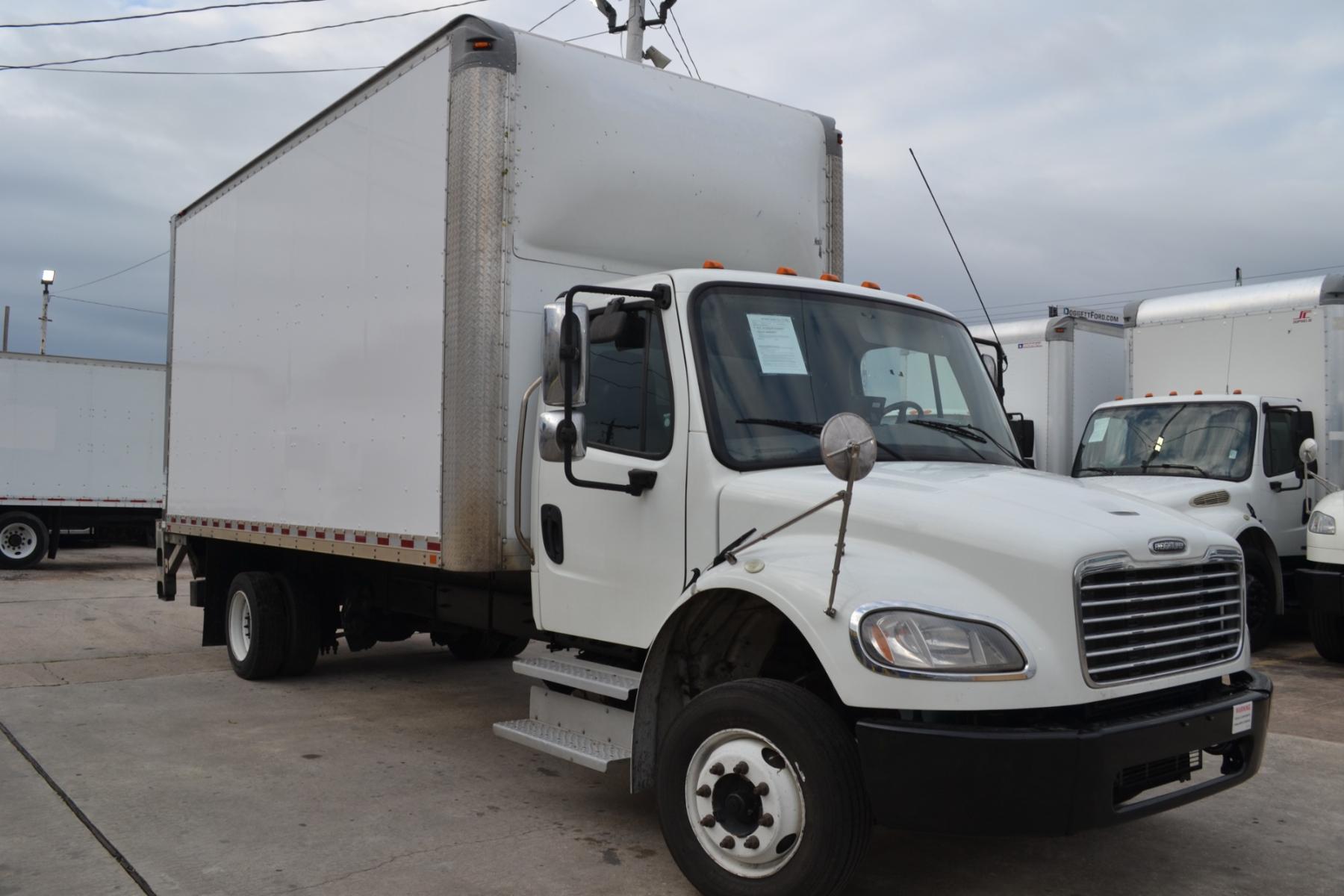 2018 WHITE /BLACK FREIGHTLINER M2-106 with an CUMMINS B 6.7L 200 HP engine, ALLISON 6SPD AUTOMATIC transmission, located at 9172 North Fwy, Houston, TX, 77037, (713) 910-6868, 29.887470, -95.411903 - 18FT BOX W/ ALUMINUM LIFT GATE, RATIO: 4.78, WB: 218, AIR RIDE, AIR BRAKES, 100 GALLON FUEL TANK, DEF FLUID, 103X102 BOX DIMENSIONS, POWER WINDOWS & LOCKS, REVERSE CAMERA COLD A/C - Photo #2