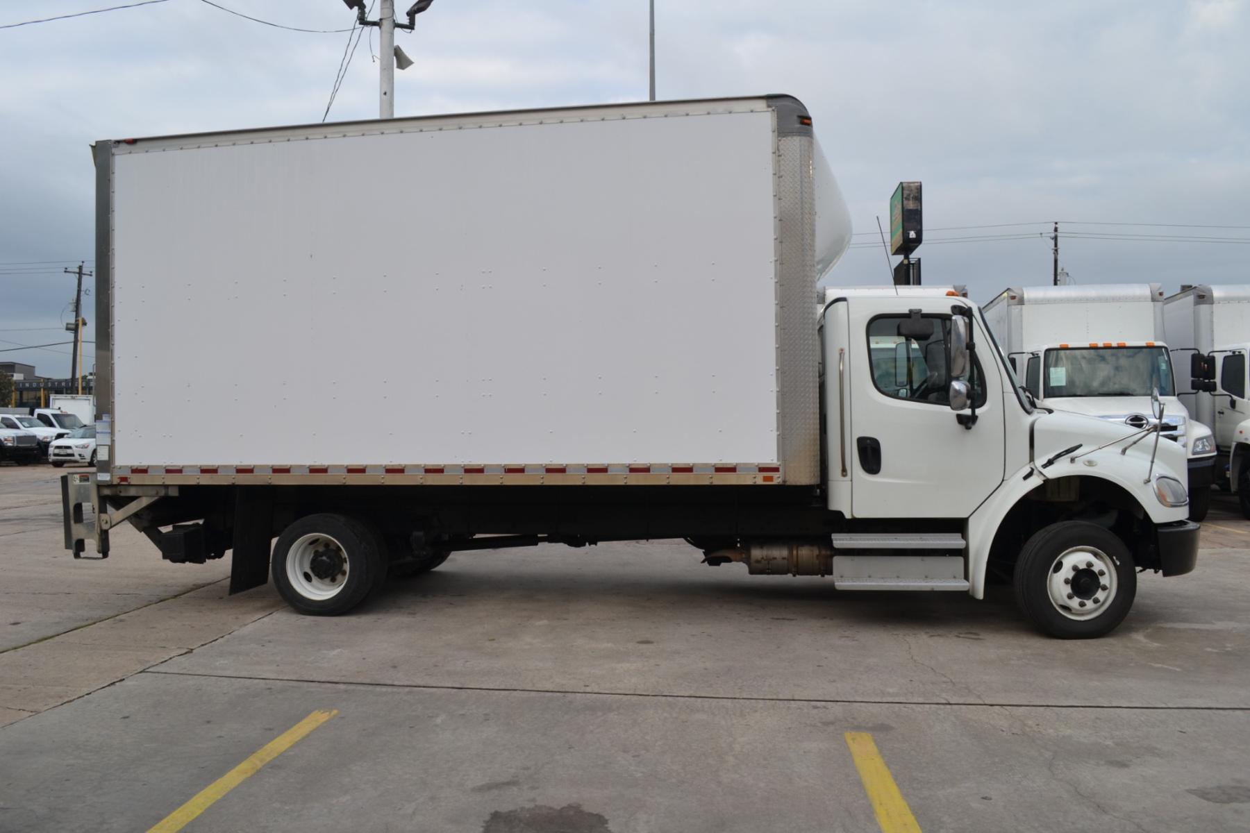 2018 WHITE /BLACK FREIGHTLINER M2-106 with an CUMMINS B 6.7L 200 HP engine, ALLISON 6SPD AUTOMATIC transmission, located at 9172 North Fwy, Houston, TX, 77037, (713) 910-6868, 29.887470, -95.411903 - 18FT BOX W/ ALUMINUM LIFT GATE, RATIO: 4.78, WB: 218, AIR RIDE, AIR BRAKES, 100 GALLON FUEL TANK, DEF FLUID, 103X102 BOX DIMENSIONS, POWER WINDOWS & LOCKS, REVERSE CAMERA COLD A/C - Photo #3