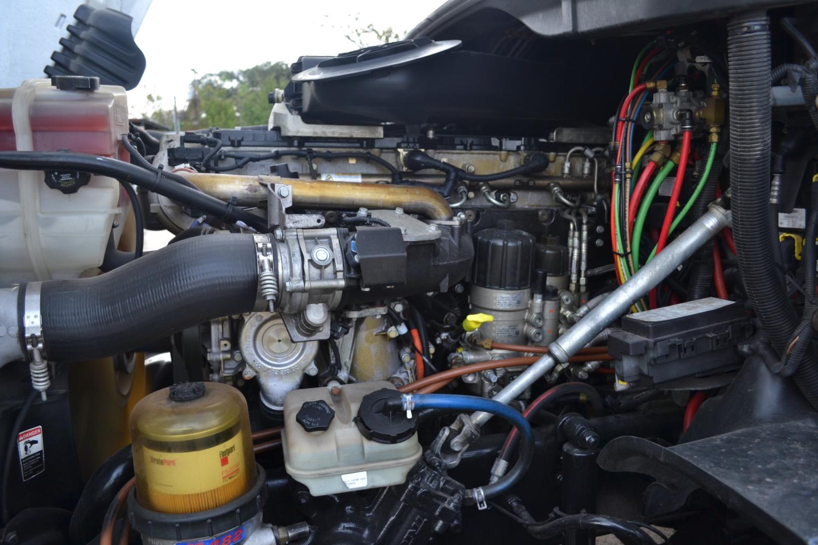 2011 WHITE FREIGHTLINER CASCADIA 125 with an DETROIT DD15 14.8L 560HP engine, EATON FULLER 10SPD MANUAL transmission, located at 9172 North Fwy, Houston, TX, 77037, (713) 910-6868, 29.887470, -95.411903 - Photo#9