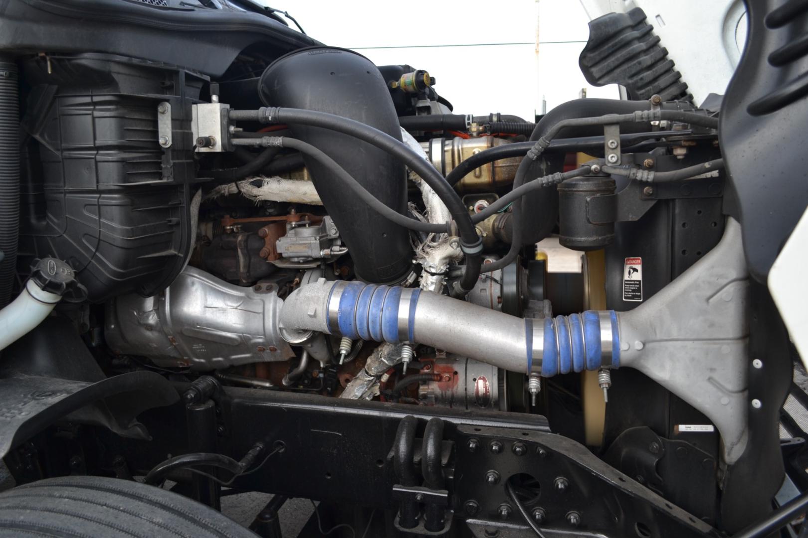 2011 WHITE FREIGHTLINER CASCADIA 125 with an DETROIT DD15 14.8L 560HP engine, EATON FULLER 10SPD MANUAL transmission, located at 9172 North Fwy, Houston, TX, 77037, (713) 910-6868, 29.887470, -95.411903 - Photo#10