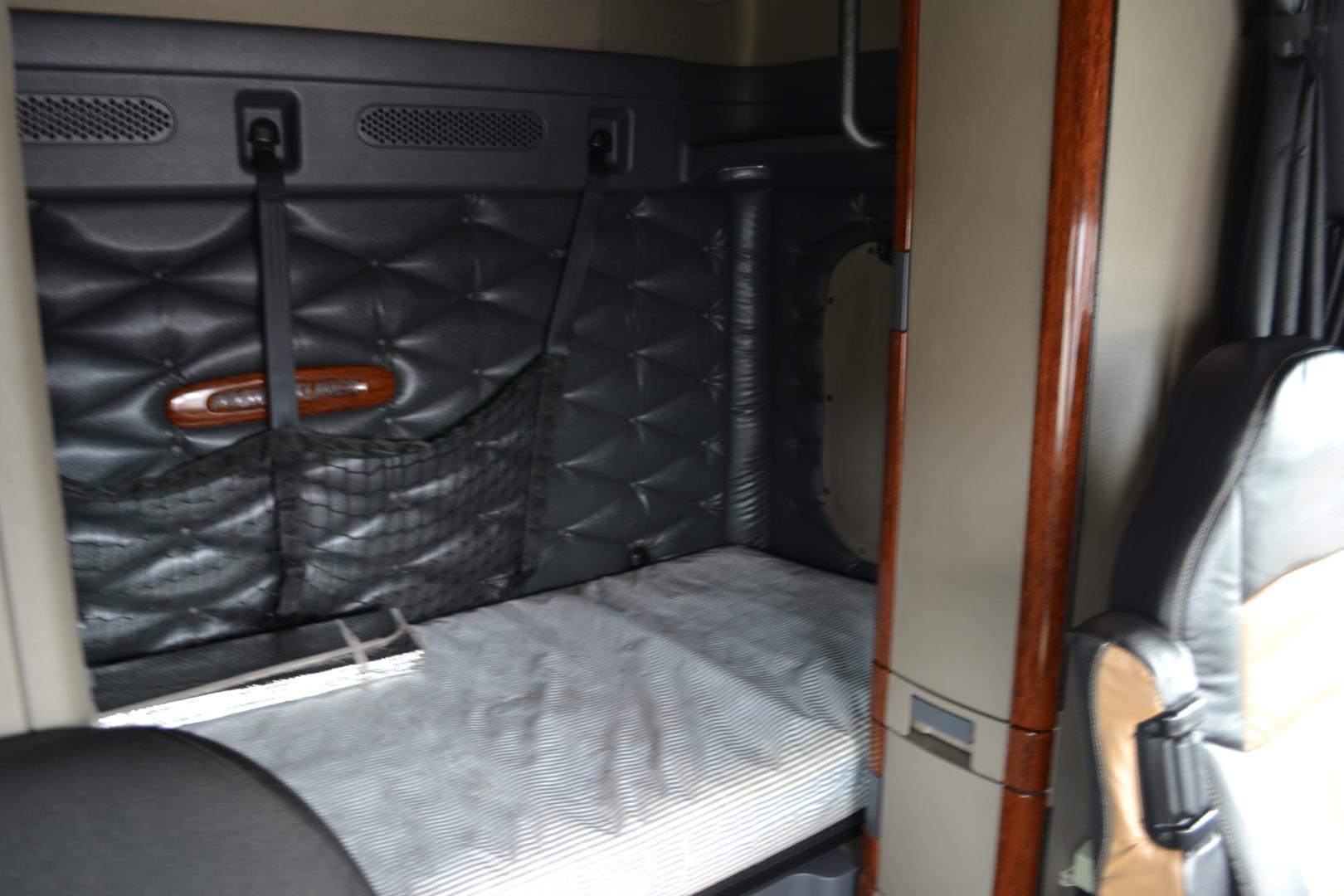 2011 WHITE FREIGHTLINER CASCADIA 125 with an DETROIT DD15 14.8L 560HP engine, EATON FULLER 10SPD MANUAL transmission, located at 9172 North Fwy, Houston, TX, 77037, (713) 910-6868, 29.887470, -95.411903 - Photo#13