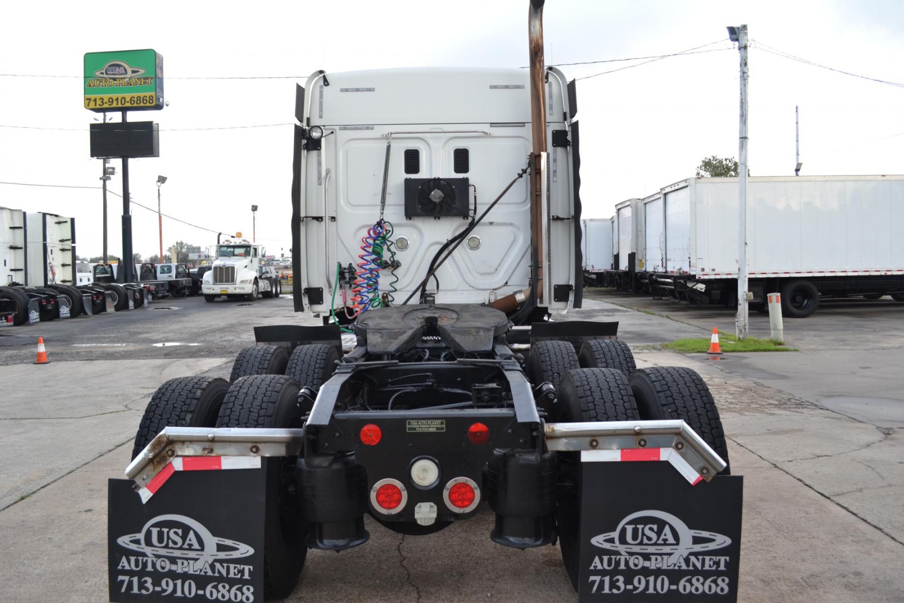 2011 WHITE FREIGHTLINER CASCADIA 125 with an DETROIT DD15 14.8L 560HP engine, EATON FULLER 10SPD MANUAL transmission, located at 9172 North Fwy, Houston, TX, 77037, (713) 910-6868, 29.887470, -95.411903 - 56" MID ROOF SLEEPER, RATIO: 3.58, WB: 224, CRUISE CONTROL, COLD A/C, 5TH WHEEL SLIDE, APU UNIT, ALUMINUM WHEELS, POWER WINDOWS & LOCKS, AIR RIDE, AIR BRAKES, 52,000LB GVWR, DIFF LOCK - Photo #5