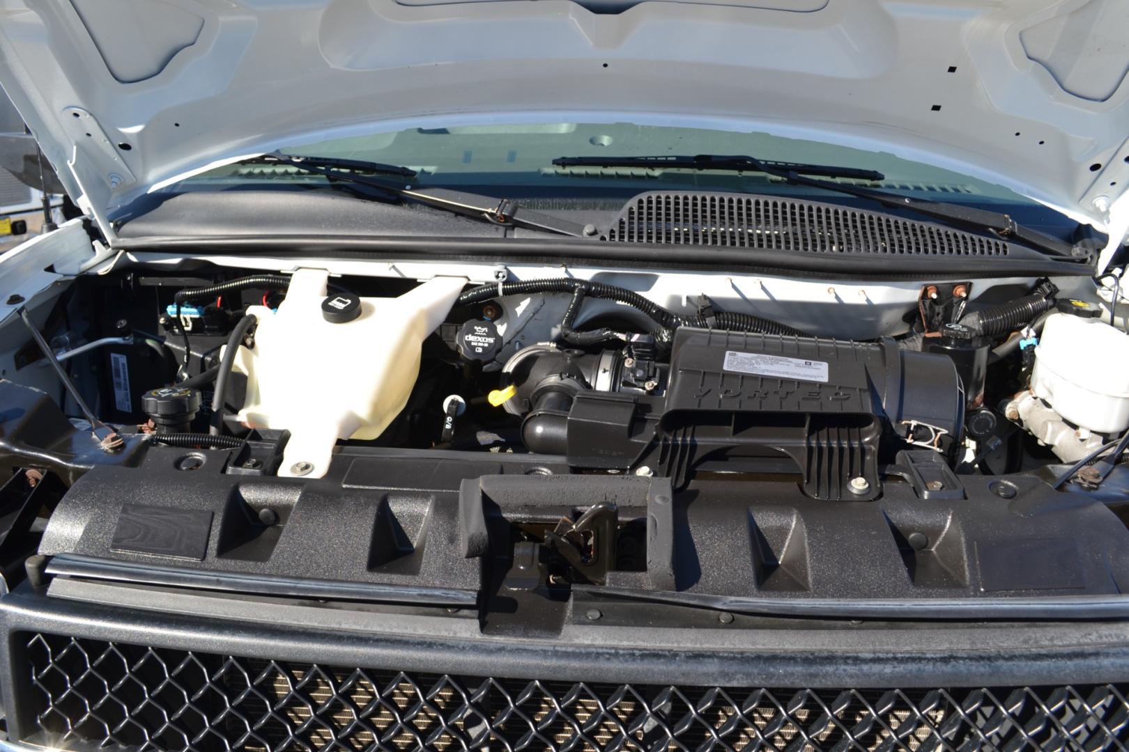 2018 WHITE CHEVROLET 3500 with an V8 6.0L engine, AUTOMATIC transmission, located at 9172 North Fwy, Houston, TX, 77037, (713) 910-6868, 29.887470, -95.411903 - Photo#12