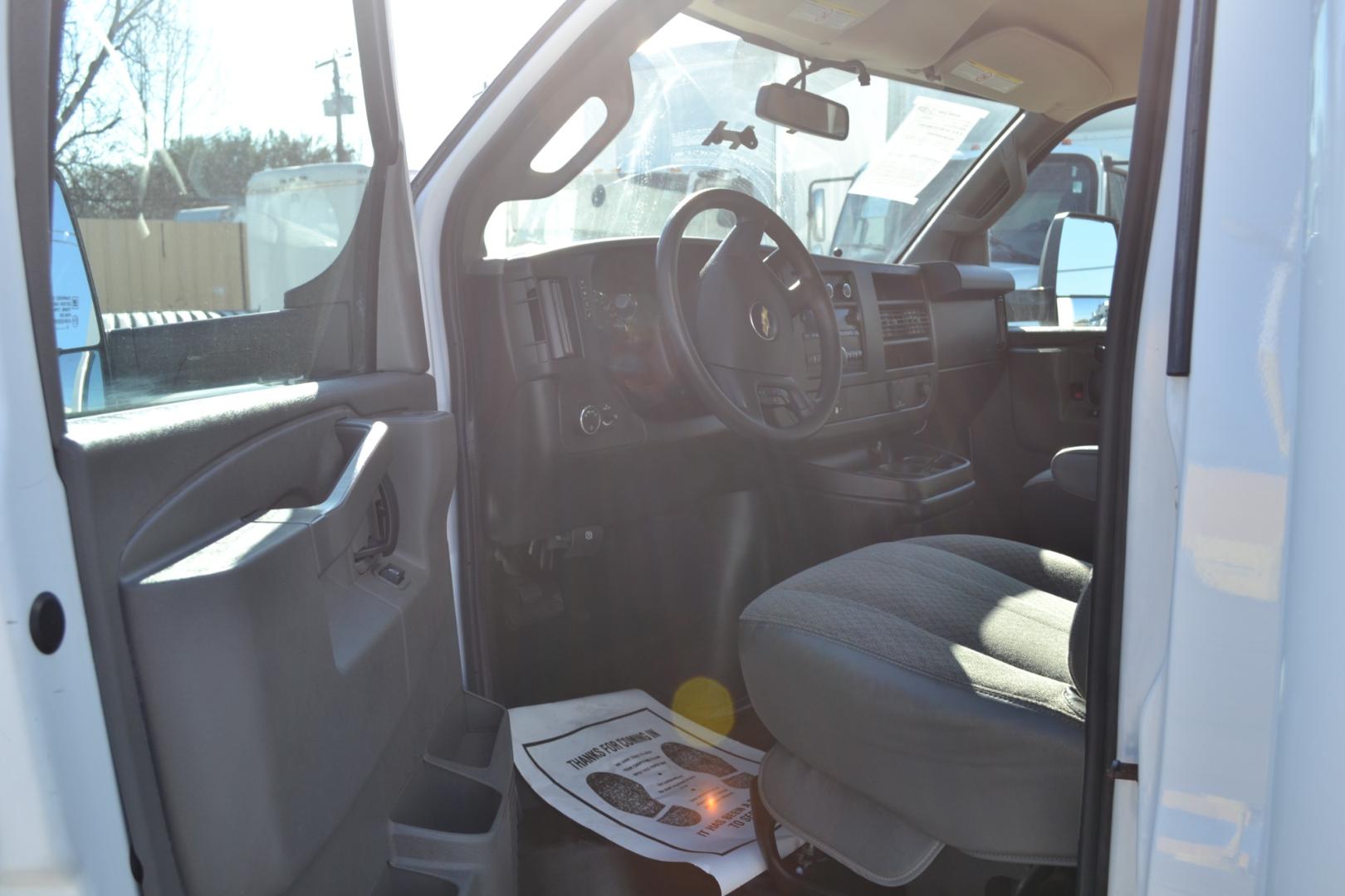 2018 WHITE CHEVROLET 3500 with an V8 6.0L engine, AUTOMATIC transmission, located at 9172 North Fwy, Houston, TX, 77037, (713) 910-6868, 29.887470, -95.411903 - Photo#13