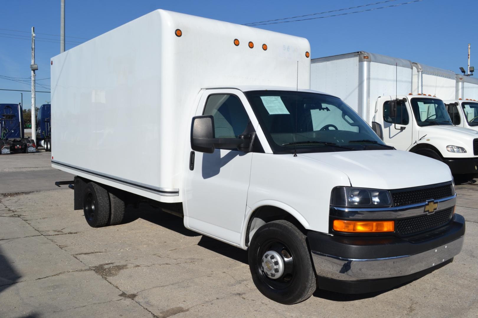 2018 WHITE CHEVROLET 3500 with an V8 6.0L engine, AUTOMATIC transmission, located at 9172 North Fwy, Houston, TX, 77037, (713) 910-6868, 29.887470, -95.411903 - Photo#2