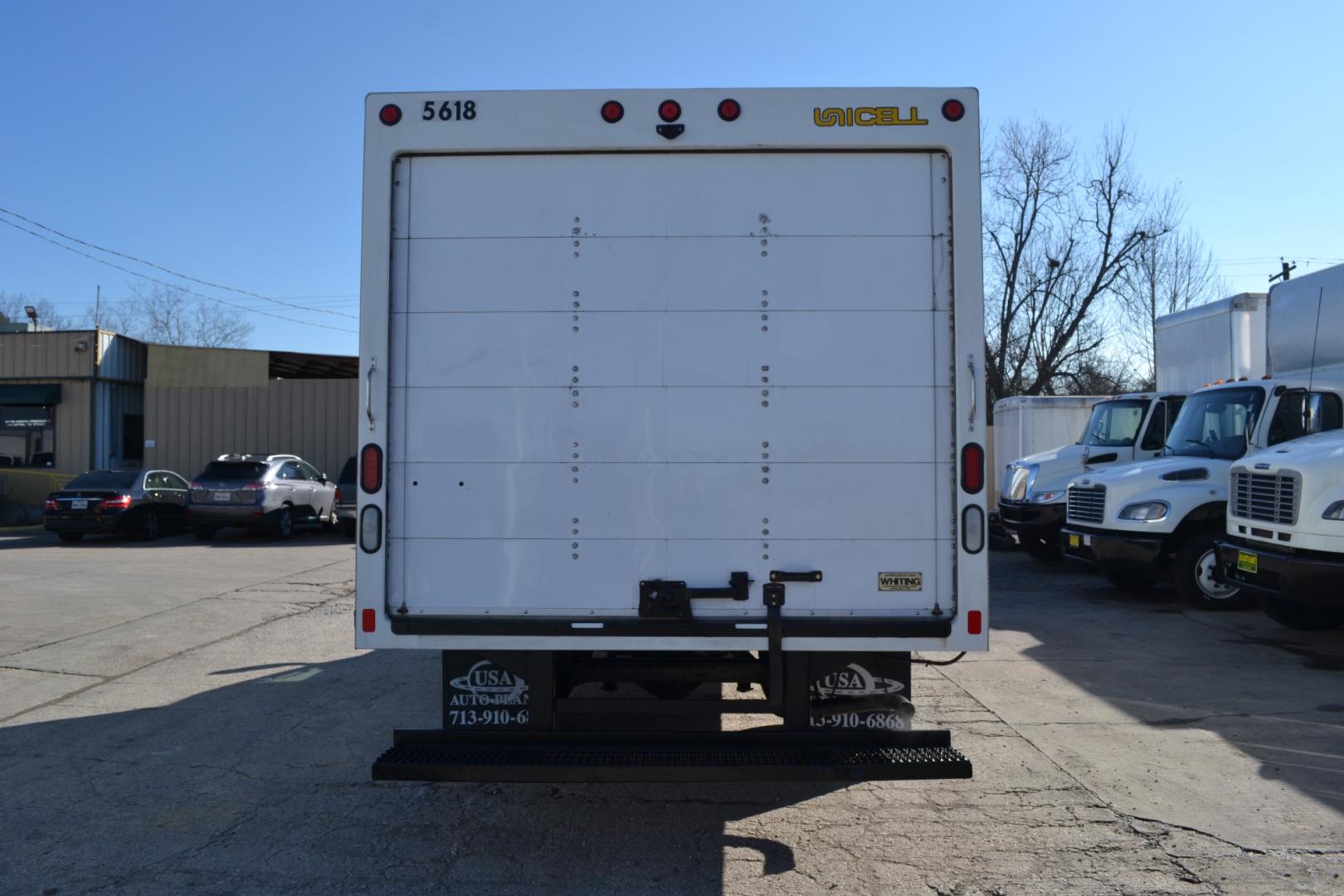 2018 WHITE CHEVROLET 3500 with an V8 6.0L engine, AUTOMATIC transmission, located at 9172 North Fwy, Houston, TX, 77037, (713) 910-6868, 29.887470, -95.411903 - Photo#6