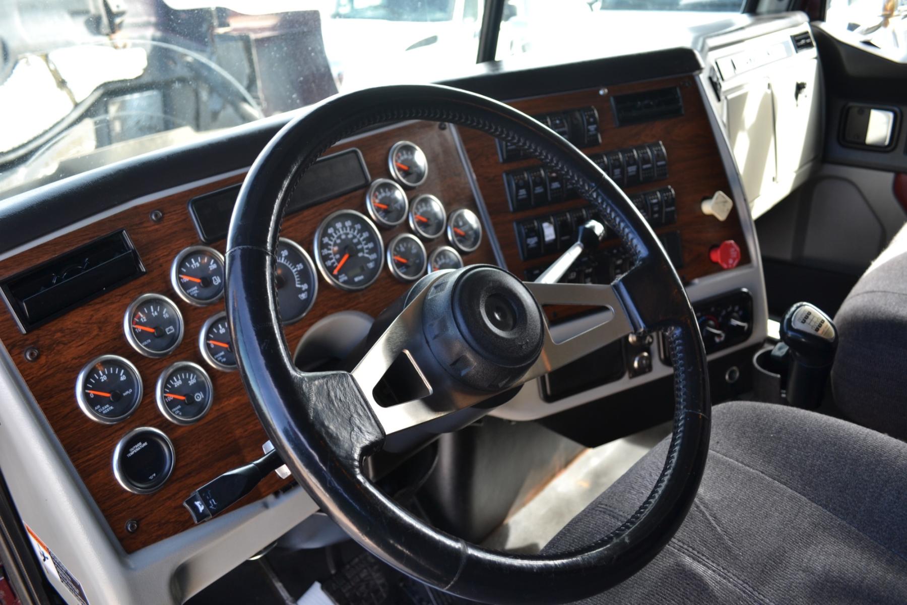 2014 MAROON WESTERN STAR 4900SB with an DETROIT DD13 12.8L 470HP engine, EATON FULLER 10SPD MANUAL transmission, located at 9172 North Fwy, Houston, TX, 77037, (713) 910-6868, 29.887470, -95.411903 - Photo #13