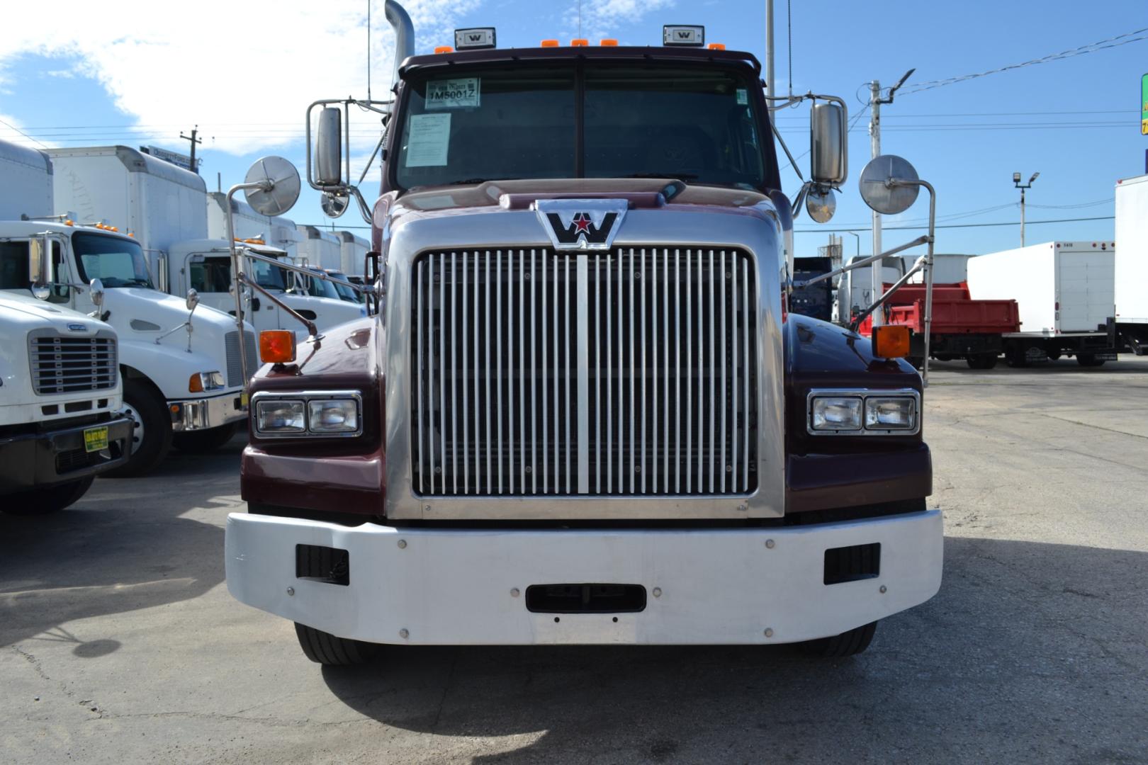 2014 MAROON WESTERN STAR 4900SB with an DETROIT DD13 12.8L 470HP engine, EATON FULLER 10SPD MANUAL transmission, located at 9172 North Fwy, Houston, TX, 77037, (713) 910-6868, 29.887470, -95.411903 - Photo#1