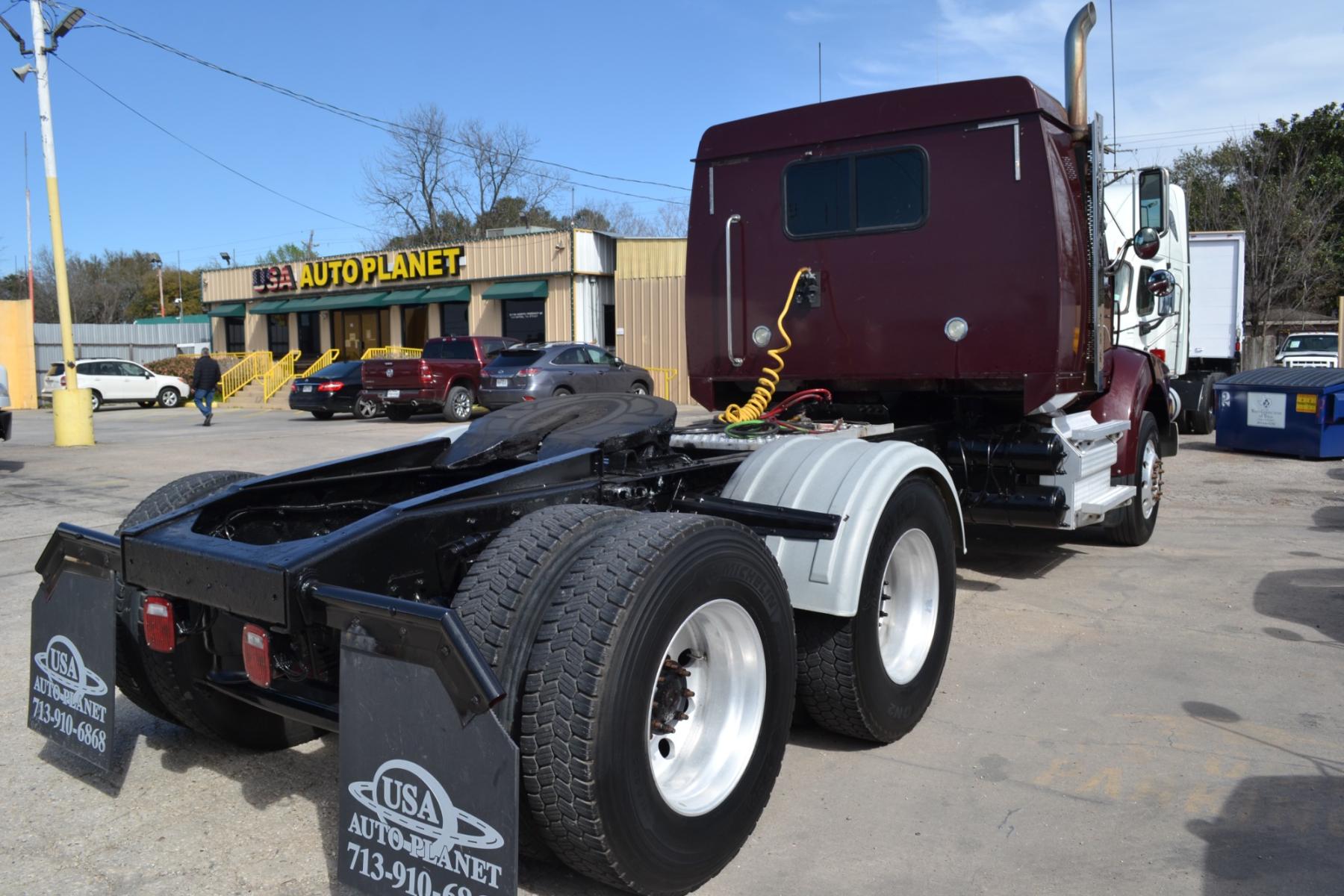 2014 MAROON WESTERN STAR 4900SB with an DETROIT DD13 12.8L 470HP engine, EATON FULLER 10SPD MANUAL transmission, located at 9172 North Fwy, Houston, TX, 77037, (713) 910-6868, 29.887470, -95.411903 - Photo #6