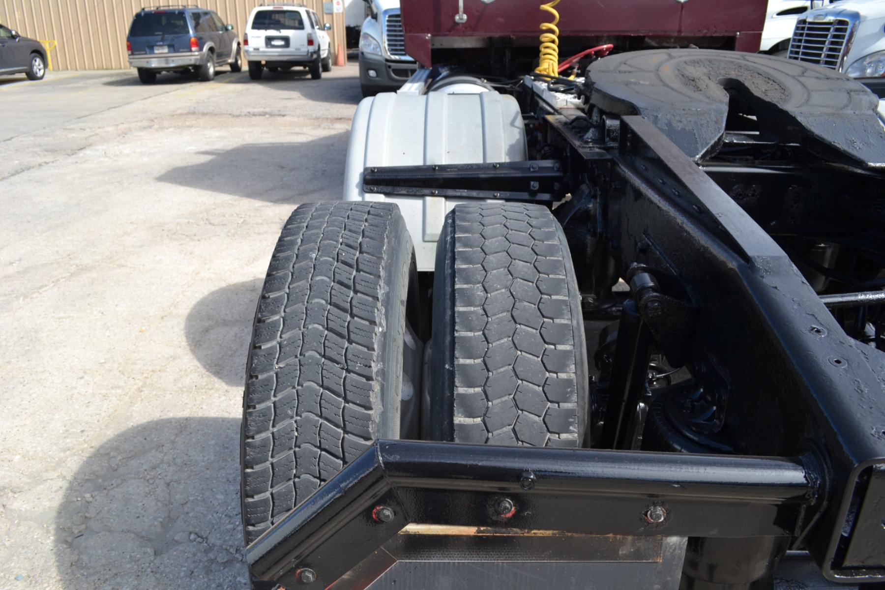 2014 MAROON WESTERN STAR 4900SB with an DETROIT DD13 12.8L 470HP engine, EATON FULLER 10SPD MANUAL transmission, located at 9172 North Fwy, Houston, TX, 77037, (713) 910-6868, 29.887470, -95.411903 - Photo #8