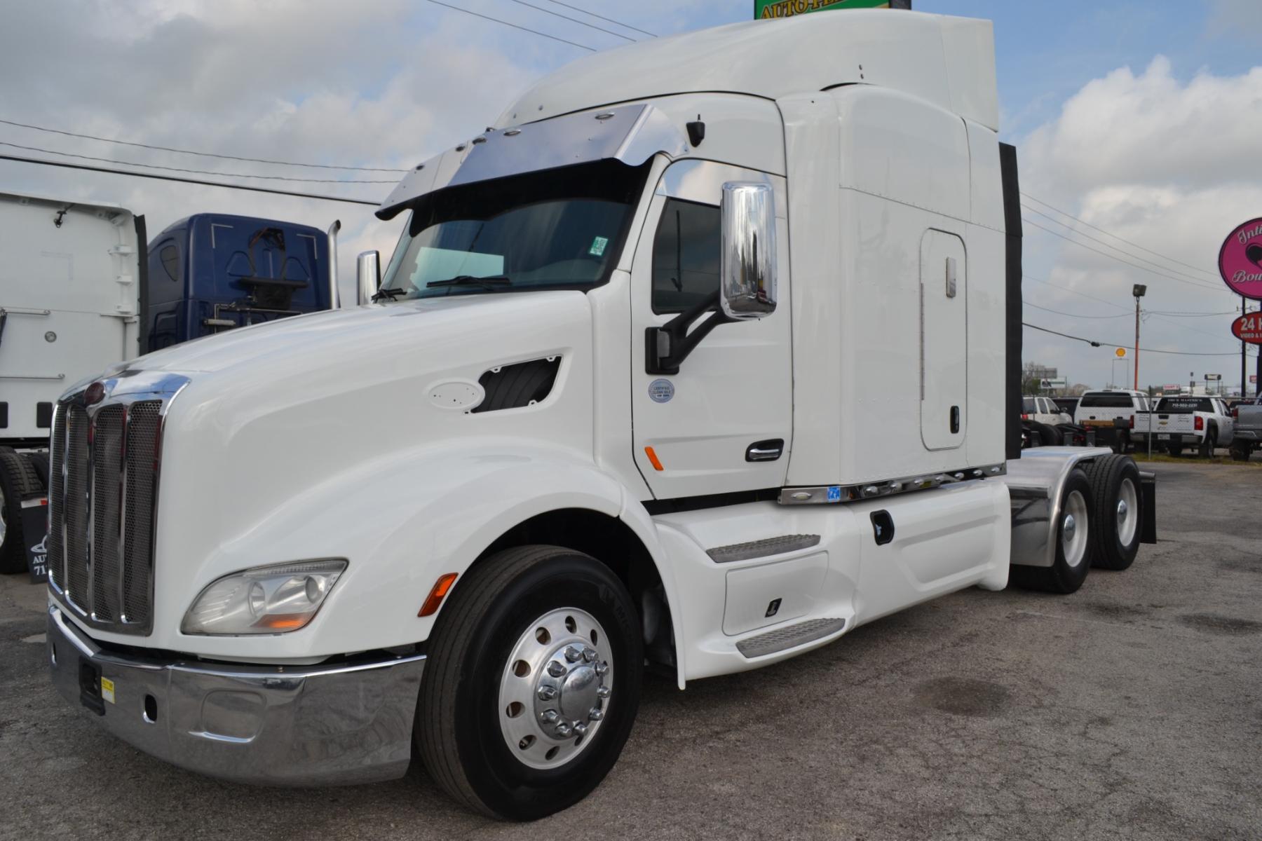 2017 WHITE PETERBILT 579 with an PACCAR MX13 500HP engine, EATON FULLER 10SPD MANUAL transmission, located at 9172 North Fwy, Houston, TX, 77037, (713) 910-6868, 29.887470, -95.411903 - 72" RAISED ROOF SLEEPER, THERMO KING APU, AIR RIDE, CRUISE CONTROL, COLLISION MITIGATION, DIFF LOCK, ENGINE BRAKE, POWER WINDOWS & LOCKS, WB: 240", RATIO: 3.25, DUAL 100 GALLON FUEL TANKS, BUILT-IN NAVIGATION, ALUMINUM WHEELS, - Photo #0