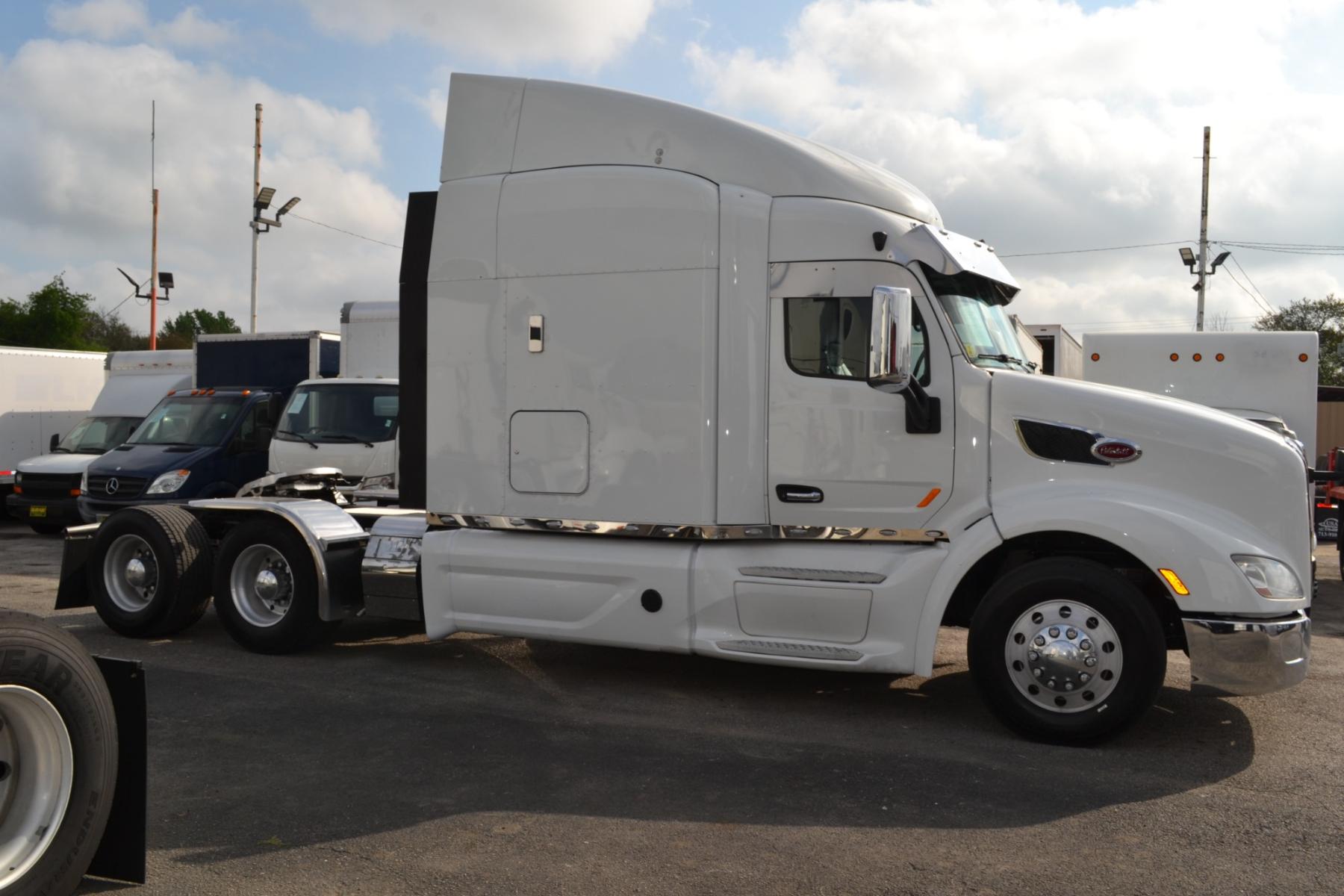 2017 WHITE PETERBILT 579 with an PACCAR MX13 500HP engine, EATON FULLER 10SPD MANUAL transmission, located at 9172 North Fwy, Houston, TX, 77037, (713) 910-6868, 29.887470, -95.411903 - 72" RAISED ROOF SLEEPER, THERMO KING APU, AIR RIDE, CRUISE CONTROL, COLLISION MITIGATION, DIFF LOCK, ENGINE BRAKE, POWER WINDOWS & LOCKS, WB: 240", RATIO: 3.25, DUAL 100 GALLON FUEL TANKS, BUILT-IN NAVIGATION, ALUMINUM WHEELS, - Photo #11