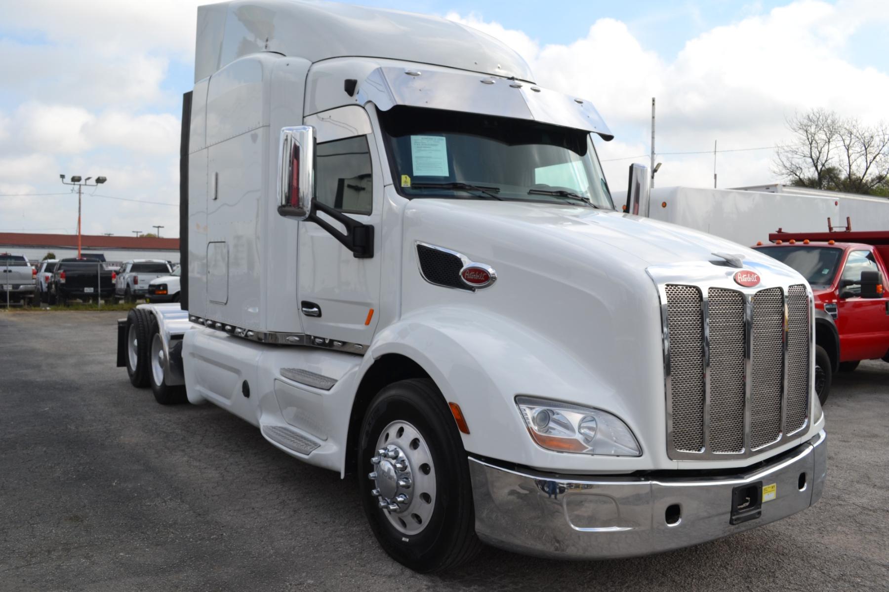 2017 WHITE PETERBILT 579 with an PACCAR MX13 500HP engine, EATON FULLER 10SPD MANUAL transmission, located at 9172 North Fwy, Houston, TX, 77037, (713) 910-6868, 29.887470, -95.411903 - 72" RAISED ROOF SLEEPER, THERMO KING APU, AIR RIDE, CRUISE CONTROL, COLLISION MITIGATION, DIFF LOCK, ENGINE BRAKE, POWER WINDOWS & LOCKS, WB: 240", RATIO: 3.25, DUAL 100 GALLON FUEL TANKS, BUILT-IN NAVIGATION, ALUMINUM WHEELS, - Photo #2