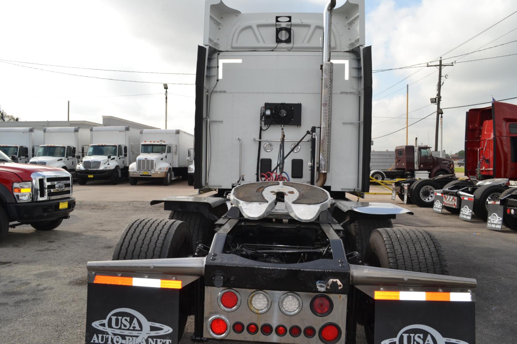 2017 WHITE PETERBILT 579 with an PACCAR MX13 500HP engine, EATON FULLER 10SPD MANUAL transmission, located at 9172 North Fwy, Houston, TX, 77037, (713) 910-6868, 29.887470, -95.411903 - 72" RAISED ROOF SLEEPER, THERMO KING APU, AIR RIDE, CRUISE CONTROL, COLLISION MITIGATION, DIFF LOCK, ENGINE BRAKE, POWER WINDOWS & LOCKS, WB: 240", RATIO: 3.25, DUAL 100 GALLON FUEL TANKS, BUILT-IN NAVIGATION, ALUMINUM WHEELS, - Photo #5
