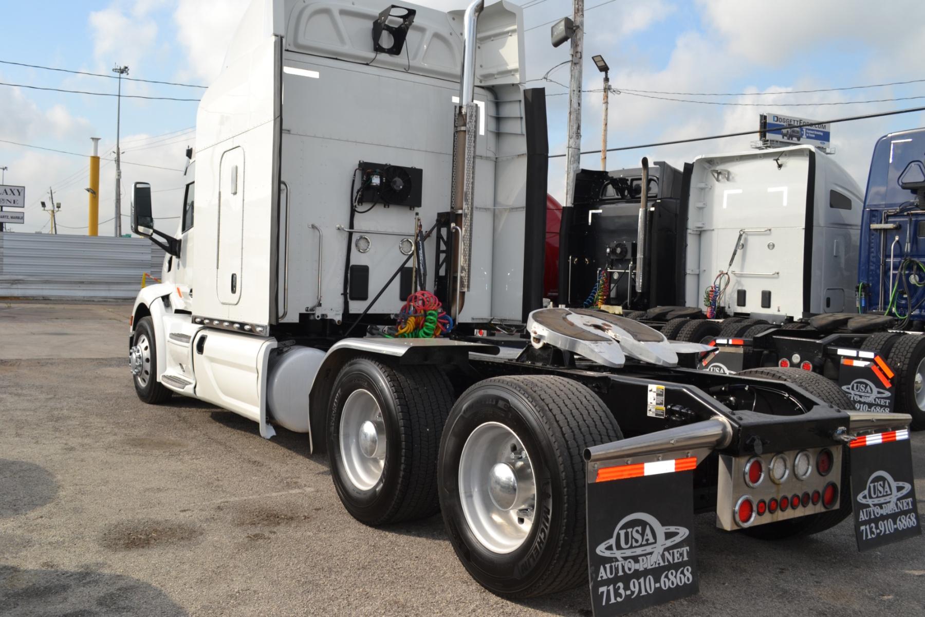 2017 WHITE PETERBILT 579 with an PACCAR MX13 500HP engine, EATON FULLER 10SPD MANUAL transmission, located at 9172 North Fwy, Houston, TX, 77037, (713) 910-6868, 29.887470, -95.411903 - 72" RAISED ROOF SLEEPER, THERMO KING APU, AIR RIDE, CRUISE CONTROL, COLLISION MITIGATION, DIFF LOCK, ENGINE BRAKE, POWER WINDOWS & LOCKS, WB: 240", RATIO: 3.25, DUAL 100 GALLON FUEL TANKS, BUILT-IN NAVIGATION, ALUMINUM WHEELS, - Photo #6