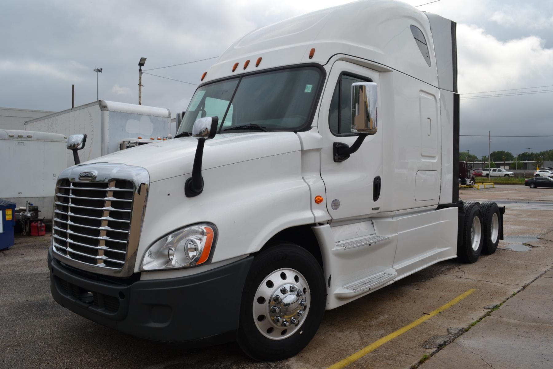 2017 FREIGHTLINER CASCADIA EVOLUTION with an DETROIT DD15 14.8L 475HP engine, DETROIT DT12 AUTOMATED transmission, located at 9172 North Fwy, Houston, TX, 77037, (713) 910-6868, 29.887470, -95.411903 - 72" RAISED ROOF SLEEPER, DOUBLE BUNK, WB: 228", RATIO: 3.08, DUAL 120 GALLON FUEL TANKS, ENGINE BRAKE, DIFF LOCK, SLIDING 5TH WHEEL, POWER WINDOWS & LOCKS, ALUMINUM WHEELS, FULL FAIRINGS - Photo #0