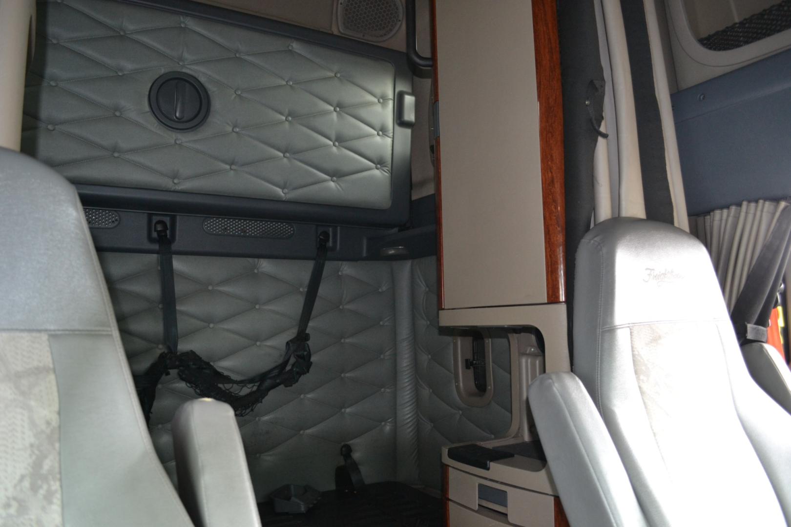 2017 FREIGHTLINER CASCADIA EVOLUTION with an DETROIT DD15 14.8L 475HP engine, DETROIT DT12 AUTOMATED transmission, located at 9172 North Fwy, Houston, TX, 77037, (713) 910-6868, 29.887470, -95.411903 - 72" RAISED ROOF SLEEPER, DOUBLE BUNK, WB: 228", RATIO: 3.08, DUAL 120 GALLON FUEL TANKS, ENGINE BRAKE, DIFF LOCK, SLIDING 5TH WHEEL, POWER WINDOWS & LOCKS, ALUMINUM WHEELS, FULL FAIRINGS - Photo#14