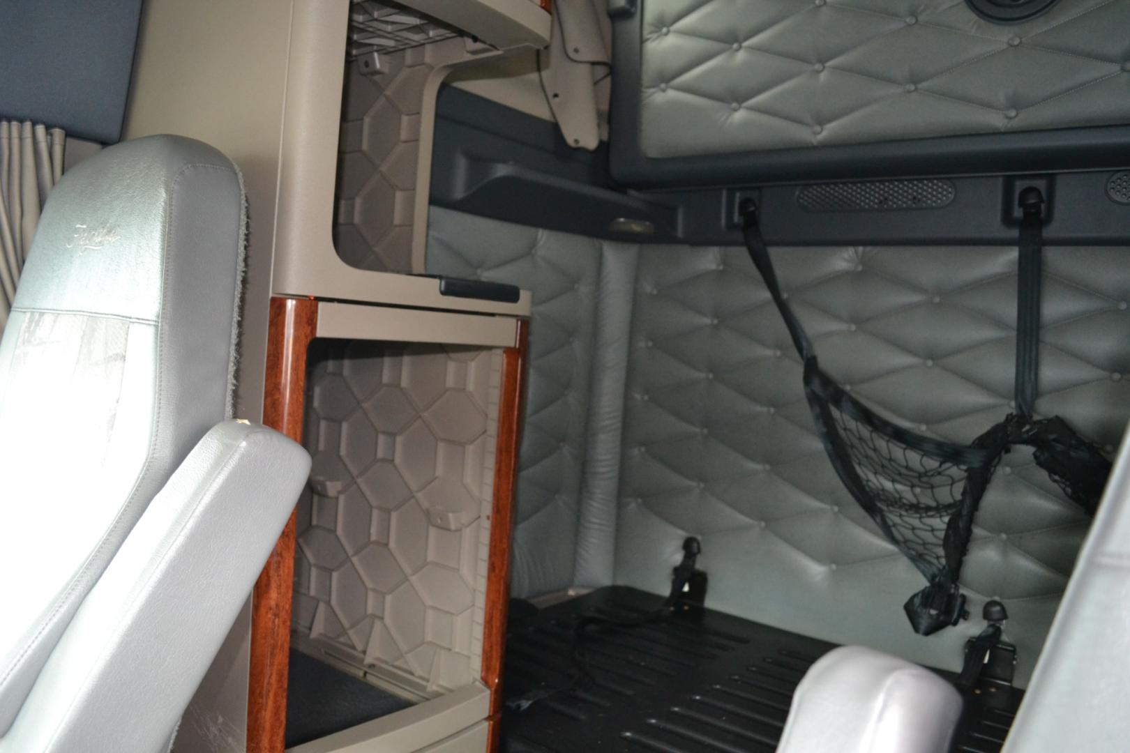 2017 FREIGHTLINER CASCADIA EVOLUTION with an DETROIT DD15 14.8L 475HP engine, DETROIT DT12 AUTOMATED transmission, located at 9172 North Fwy, Houston, TX, 77037, (713) 910-6868, 29.887470, -95.411903 - 72" RAISED ROOF SLEEPER, DOUBLE BUNK, WB: 228", RATIO: 3.08, DUAL 120 GALLON FUEL TANKS, ENGINE BRAKE, DIFF LOCK, SLIDING 5TH WHEEL, POWER WINDOWS & LOCKS, ALUMINUM WHEELS, FULL FAIRINGS - Photo#15