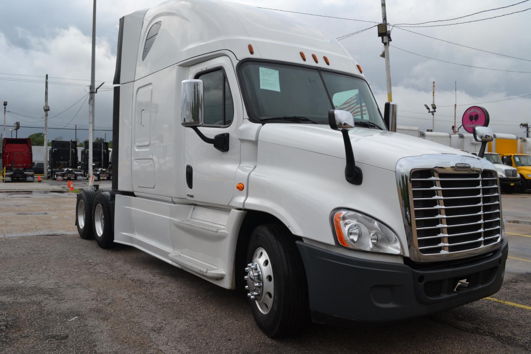 2017 FREIGHTLINER CASCADIA EVOLUTION with an DETROIT DD15 14.8L 475HP engine, DETROIT DT12 AUTOMATED transmission, located at 9172 North Fwy, Houston, TX, 77037, (713) 910-6868, 29.887470, -95.411903 - 72" RAISED ROOF SLEEPER, DOUBLE BUNK, WB: 228", RATIO: 3.08, DUAL 120 GALLON FUEL TANKS, ENGINE BRAKE, DIFF LOCK, SLIDING 5TH WHEEL, POWER WINDOWS & LOCKS, ALUMINUM WHEELS, FULL FAIRINGS - Photo #2