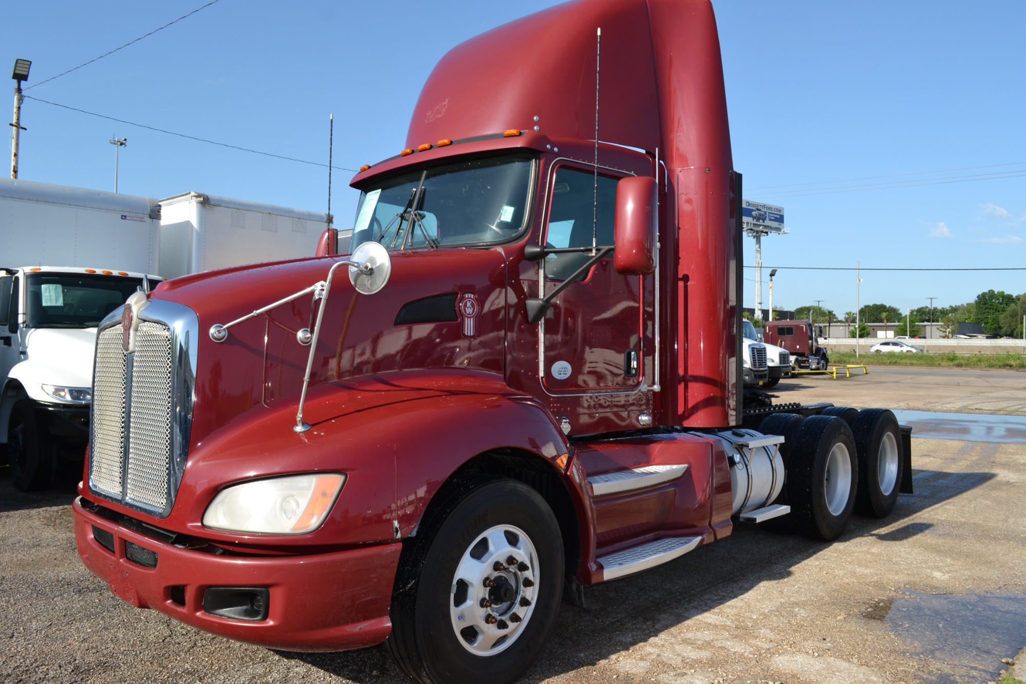 photo of 2012 KENWORTH T660 DAY CAB