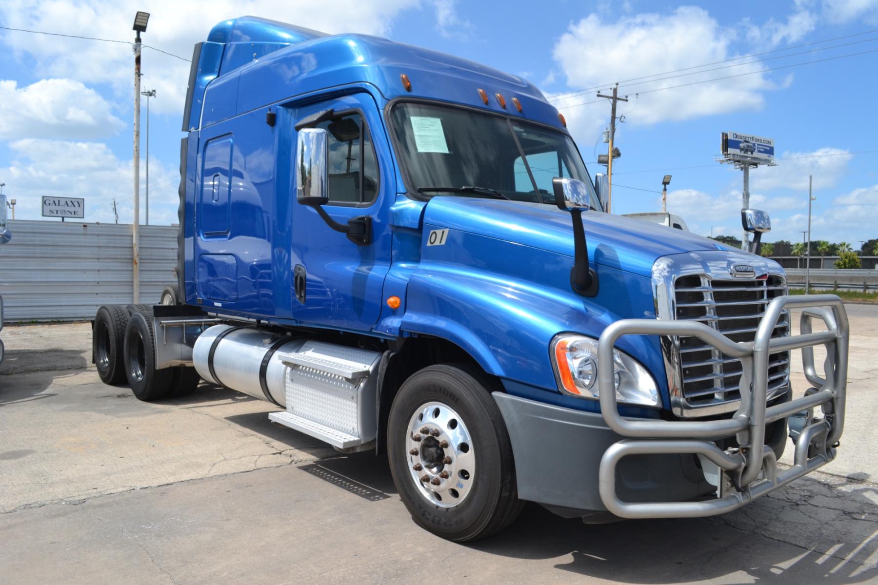 2013 BLUE FREIGHTLINER CASCADIA 125 with an DETROIT DD13 12.8L 450HP engine, EATON FULLER 10SPD MANUAL transmission, located at 9172 North Fwy, Houston, TX, 77037, (713) 910-6868, 29.887470, -95.411903 - 68" MID ROOF SLEEPER, WB: 227, RATIO: 2.64 , AIR RIDE, DIFF LOCK, POWER WINDOWS & LOCKS, 190 GALLON FUEL TANKS MANAGERS SPECIAL!! CALL FOR CASH PRICE !!! - Photo #2