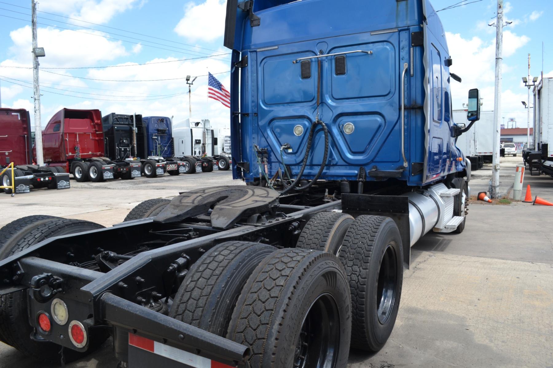 2013 BLUE FREIGHTLINER CASCADIA 125 with an DETROIT DD13 12.8L 450HP engine, EATON FULLER 10SPD MANUAL transmission, located at 9172 North Fwy, Houston, TX, 77037, (713) 910-6868, 29.887470, -95.411903 - 68" MID ROOF SLEEPER, WB: 227, RATIO: 2.64 , AIR RIDE, DIFF LOCK, POWER WINDOWS & LOCKS, 190 GALLON FUEL TANKS MANAGERS SPECIAL!! CALL FOR CASH PRICE !!! - Photo #5