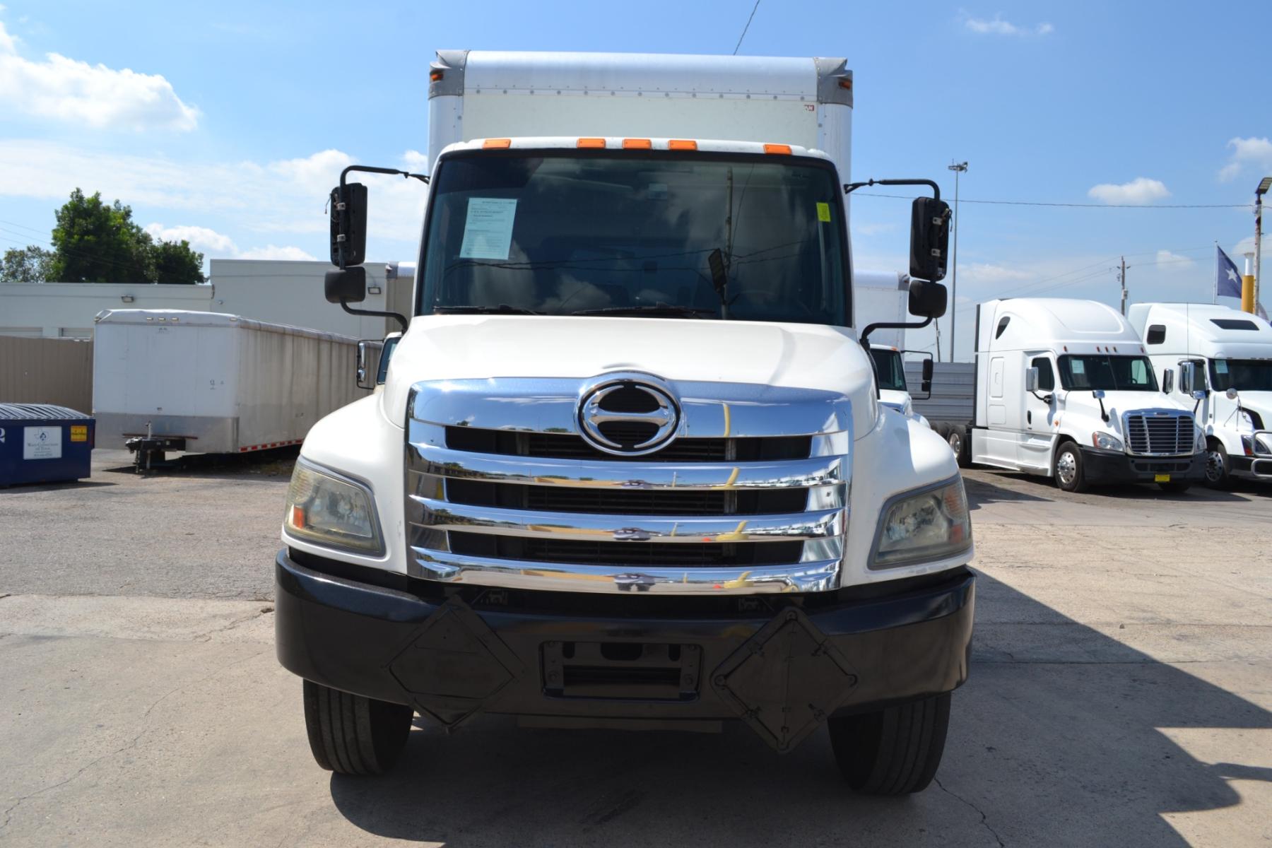 2012 WHITE HINO 338 with an HINO J08E-VB 8L 260HP engine, 6SPD MANUAL transmission, located at 9172 North Fwy, Houston, TX, 77037, (713) 910-6868, 29.887470, -95.411903 - SUPREME 26FT BOX, 3,000LB ALUMINUM LIFT GATE, 33,000LB GVWR , 12'6FT CLEARANCE, HEIGHT 91" X WIDTH 96" , 90 GALLON FUEL TANK, SPRING RIDE, COLD A/C , CRUISE COMTROL, POWER WINDOWS & LOCKS - Photo #1