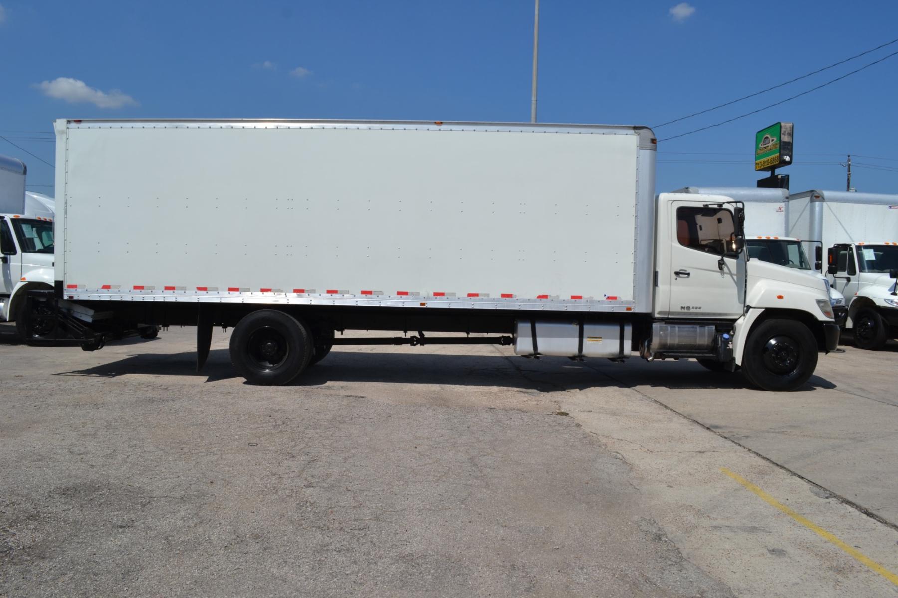 2012 WHITE HINO 338 with an HINO J08E-VB 8L 260HP engine, 6SPD MANUAL transmission, located at 9172 North Fwy, Houston, TX, 77037, (713) 910-6868, 29.887470, -95.411903 - SUPREME 26FT BOX, 3,000LB ALUMINUM LIFT GATE, 33,000LB GVWR , 12'6FT CLEARANCE, HEIGHT 91" X WIDTH 96" , 90 GALLON FUEL TANK, SPRING RIDE, COLD A/C , CRUISE COMTROL, POWER WINDOWS & LOCKS - Photo #3