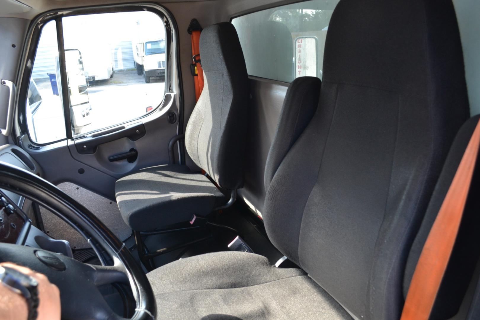 2014 WHITE FREIGHTLINER M2-106 with an CUMMINS ISB 6.7L 220HP engine, ALLISON 2200HS AUTOMATIC transmission, located at 9172 North Fwy, Houston, TX, 77037, (713) 910-6868, 29.887470, -95.411903 - Photo#13