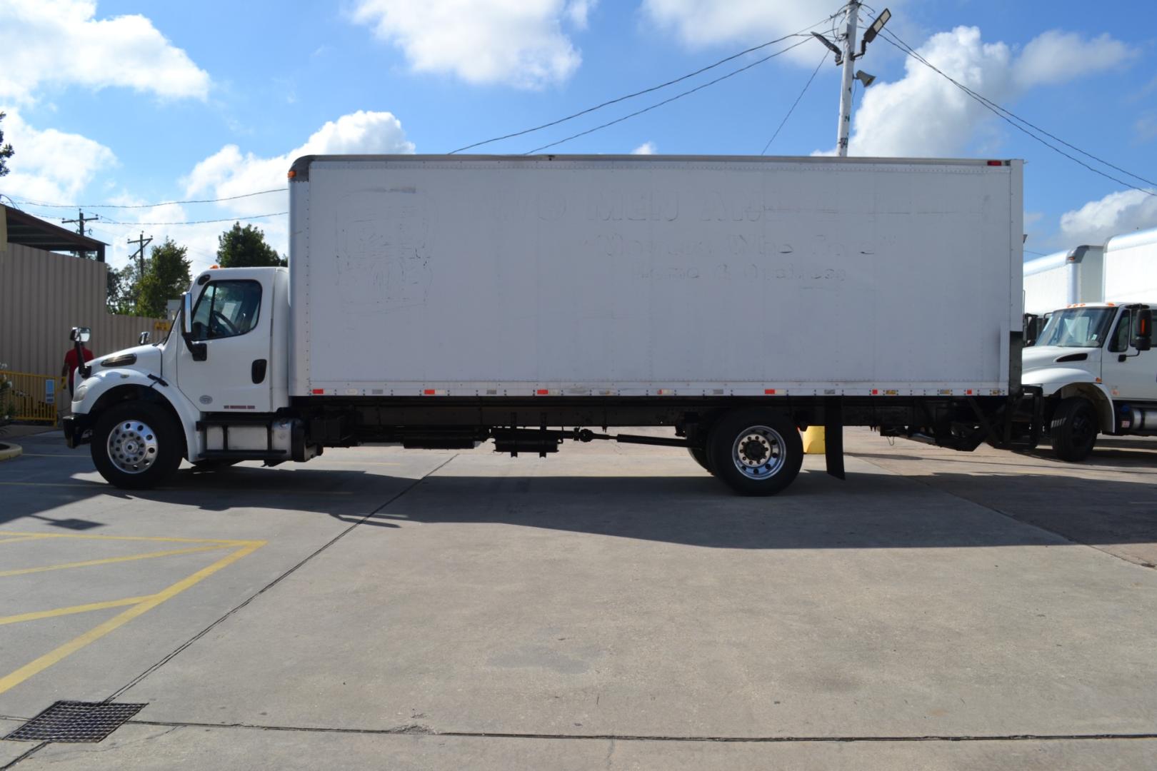 2014 WHITE FREIGHTLINER M2-106 with an CUMMINS ISB 6.7L 220HP engine, ALLISON 2200HS AUTOMATIC transmission, located at 9172 North Fwy, Houston, TX, 77037, (713) 910-6868, 29.887470, -95.411903 - Photo#8
