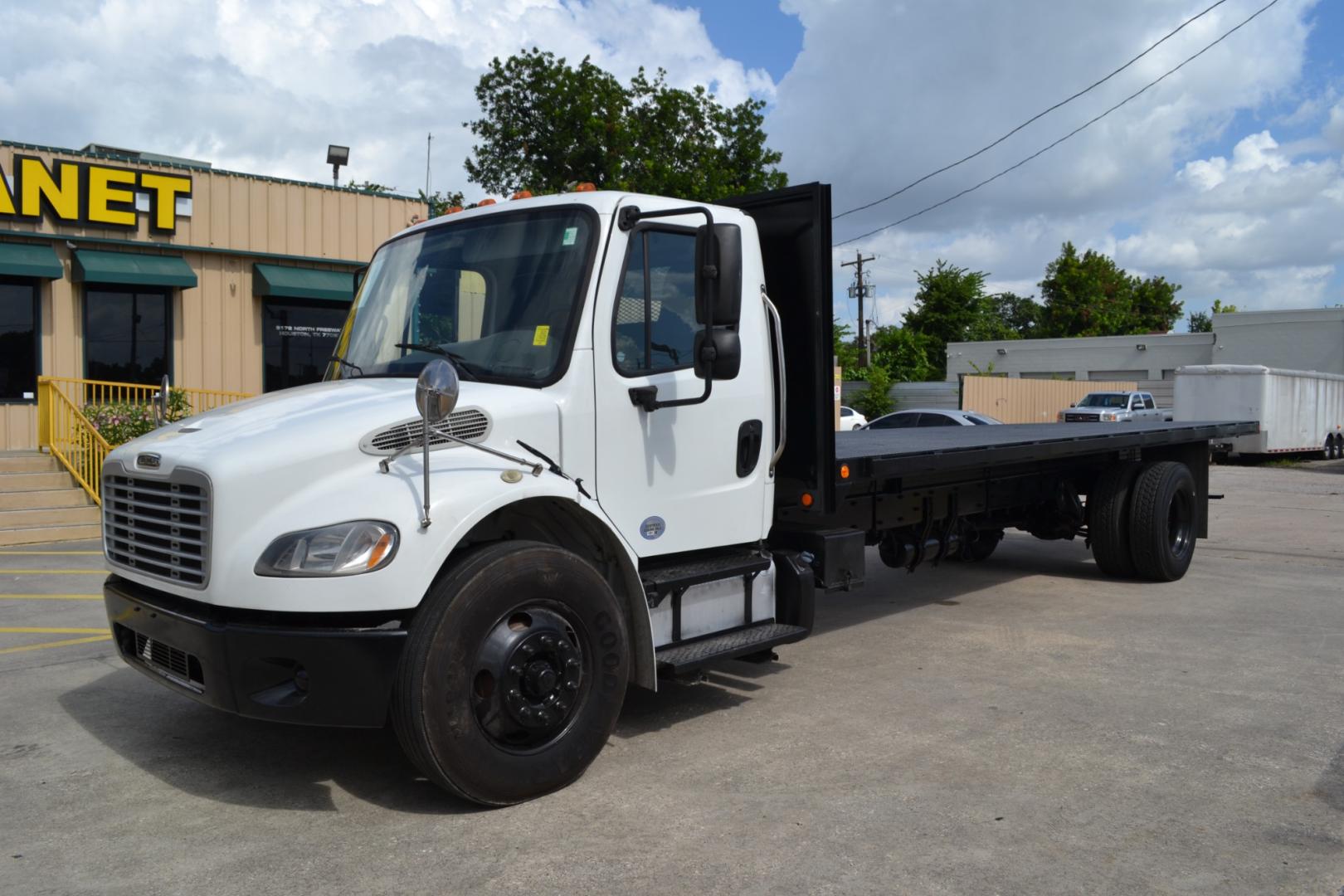 2016 WHITE /GRAY FREIGHTLINER M2-106 with an CUMMINS ISB 6.7L 220HP engine, ALLISON 2100HS AUTOMATIC transmission, located at 9172 North Fwy, Houston, TX, 77037, (713) 910-6868, 29.887470, -95.411903 - Photo#0