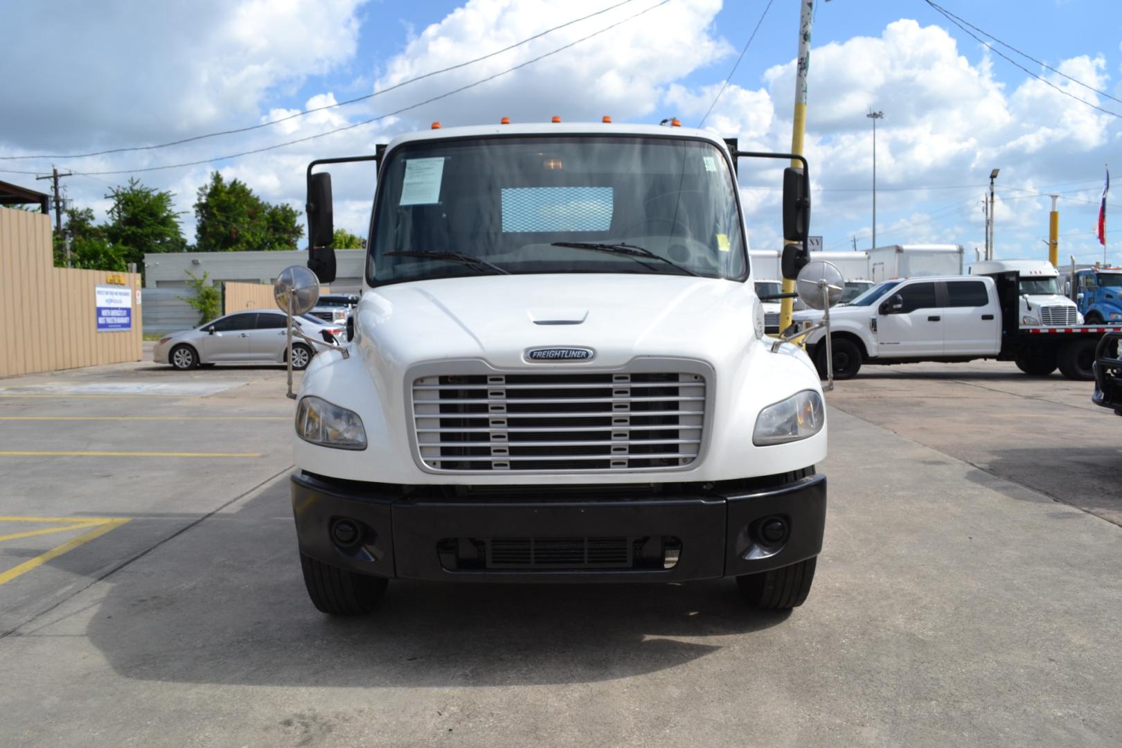 2016 WHITE /GRAY FREIGHTLINER M2-106 with an CUMMINS ISB 6.7L 220HP engine, ALLISON 2100HS AUTOMATIC transmission, located at 9172 North Fwy, Houston, TX, 77037, (713) 910-6868, 29.887470, -95.411903 - Photo#1