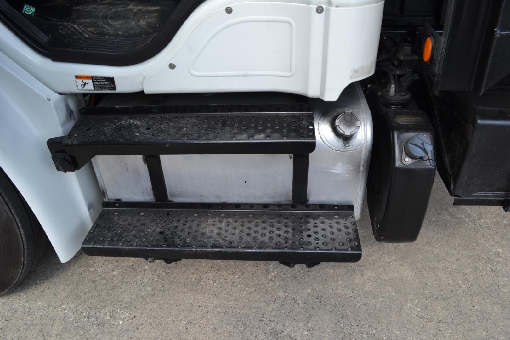 2016 WHITE /GRAY FREIGHTLINER M2-106 with an CUMMINS ISB 6.7L 220HP engine, ALLISON 2100HS AUTOMATIC transmission, located at 9172 North Fwy, Houston, TX, 77037, (713) 910-6868, 29.887470, -95.411903 - Photo#11