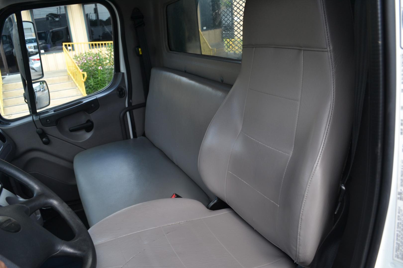 2016 WHITE /GRAY FREIGHTLINER M2-106 with an CUMMINS ISB 6.7L 220HP engine, ALLISON 2100HS AUTOMATIC transmission, located at 9172 North Fwy, Houston, TX, 77037, (713) 910-6868, 29.887470, -95.411903 - Photo#13
