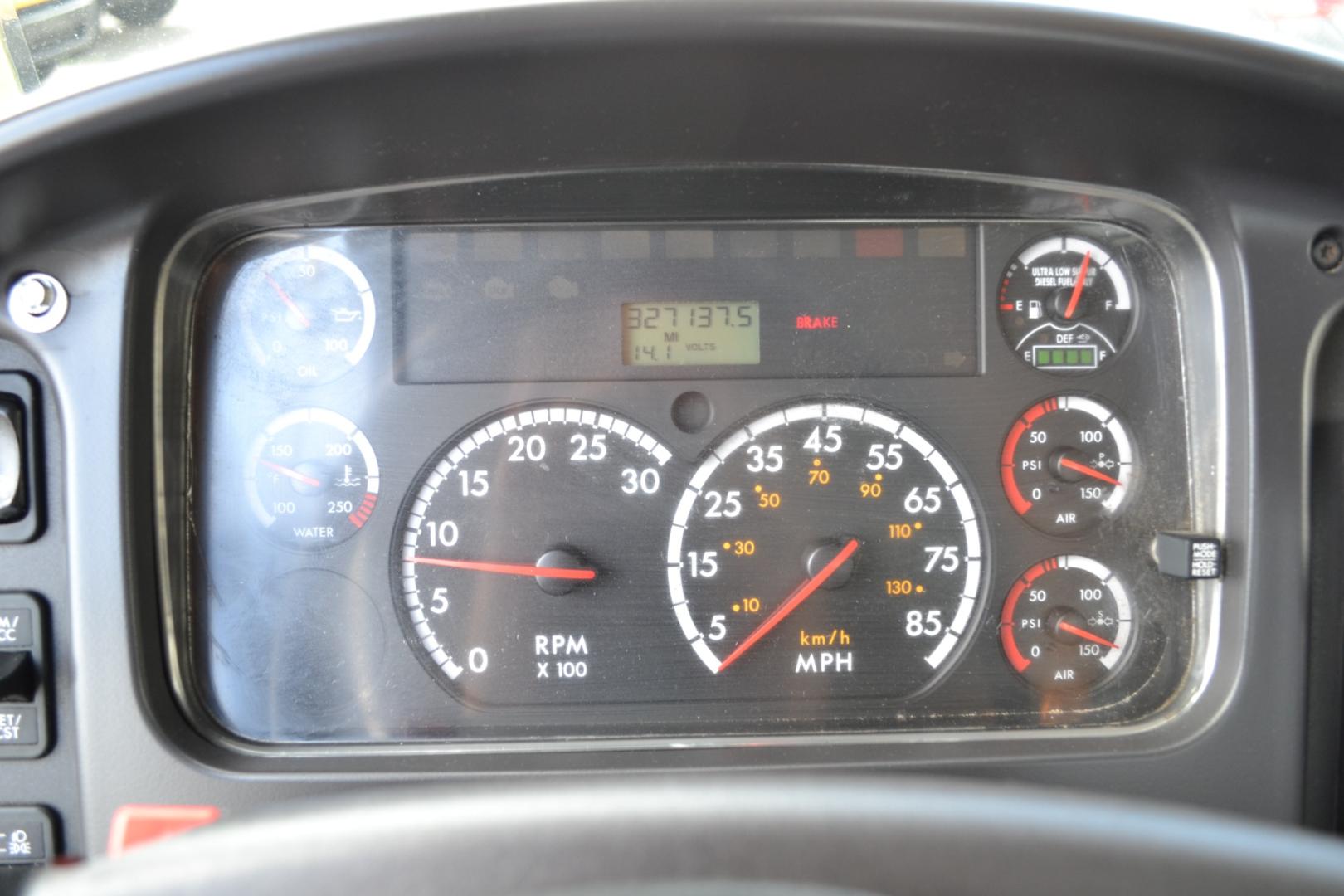 2016 WHITE /GRAY FREIGHTLINER M2-106 with an CUMMINS ISB 6.7L 220HP engine, ALLISON 2100HS AUTOMATIC transmission, located at 9172 North Fwy, Houston, TX, 77037, (713) 910-6868, 29.887470, -95.411903 - Photo#15