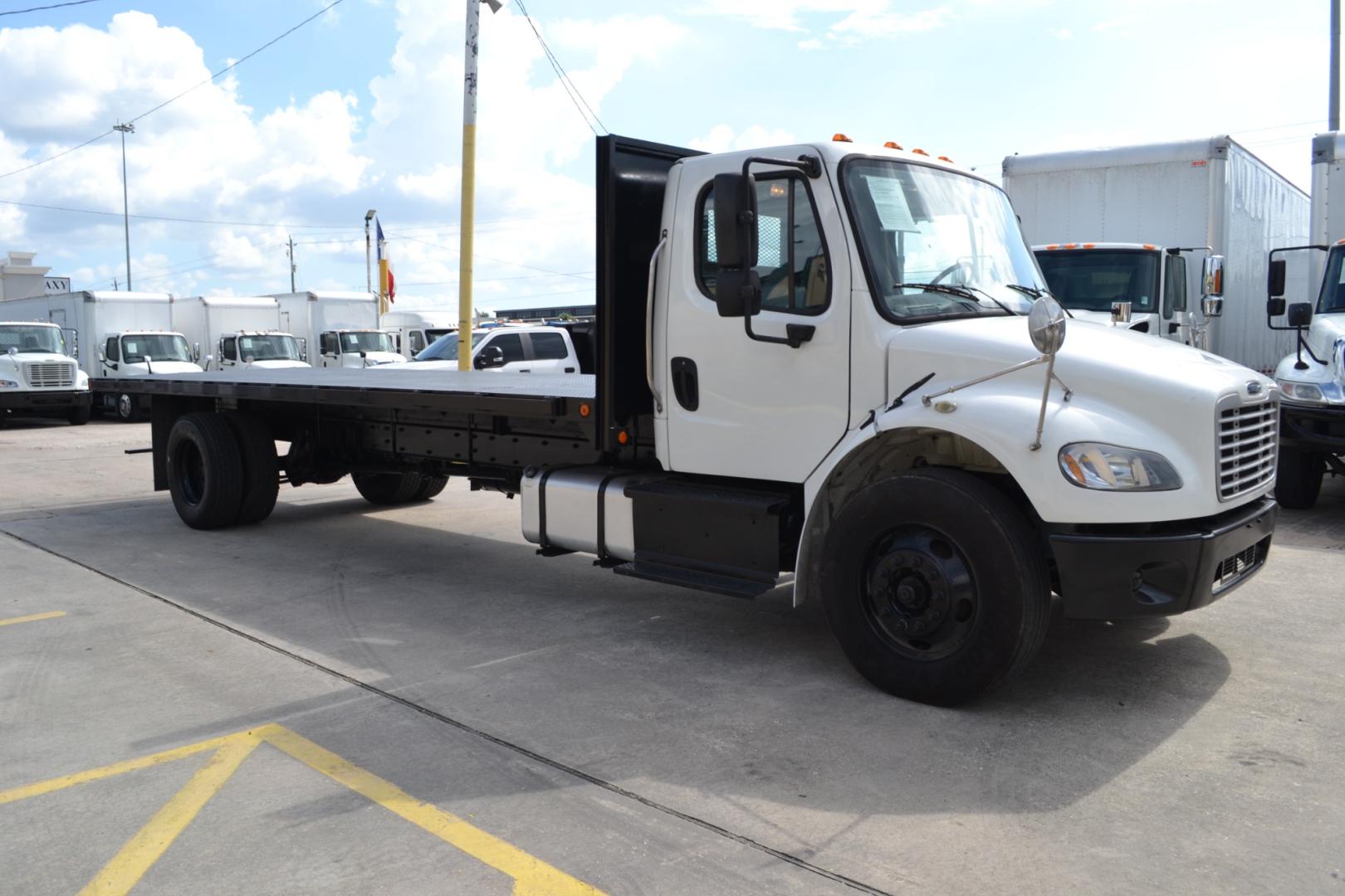 2016 WHITE /GRAY FREIGHTLINER M2-106 with an CUMMINS ISB 6.7L 220HP engine, ALLISON 2100HS AUTOMATIC transmission, located at 9172 North Fwy, Houston, TX, 77037, (713) 910-6868, 29.887470, -95.411903 - Photo#2