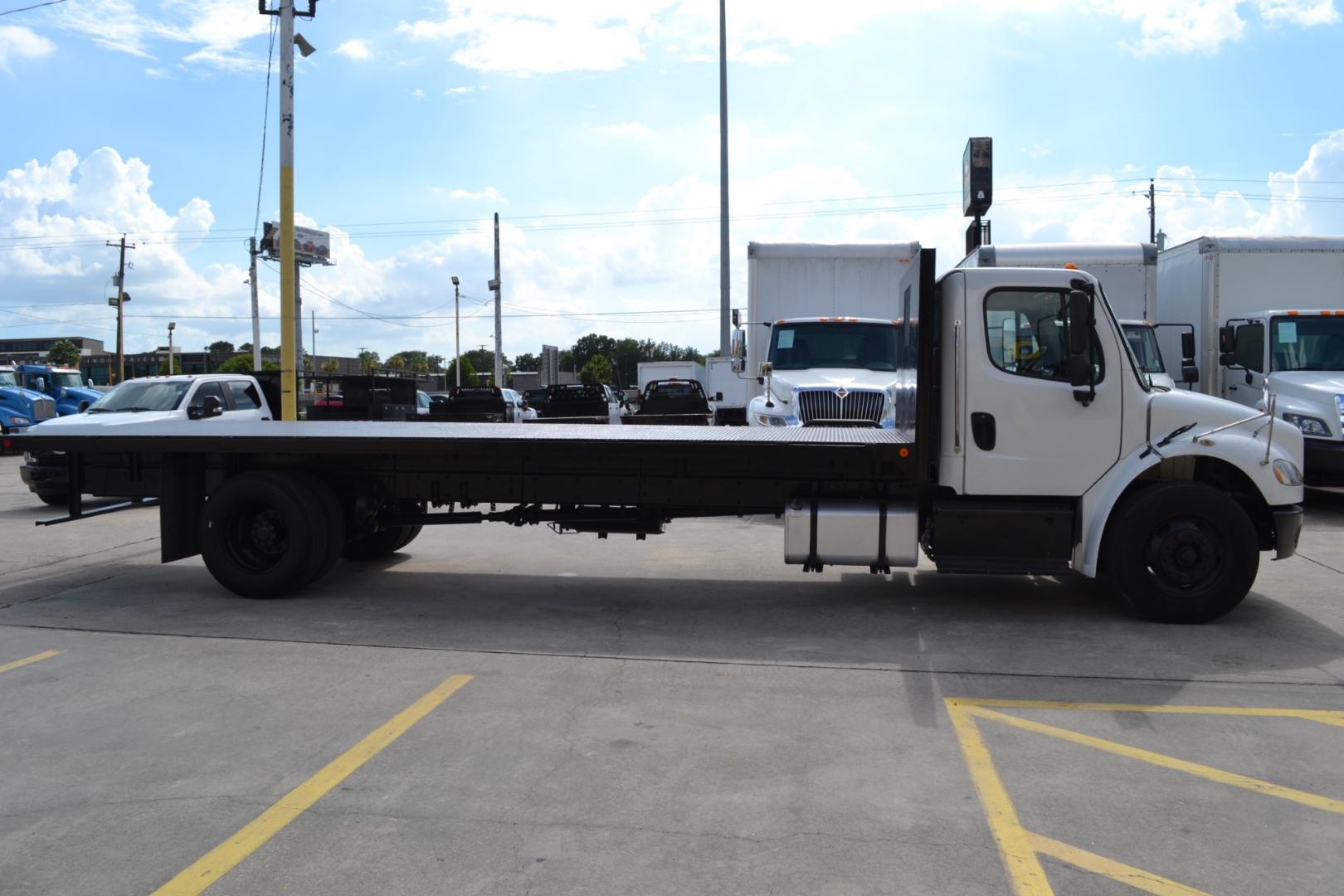 2016 WHITE /GRAY FREIGHTLINER M2-106 with an CUMMINS ISB 6.7L 220HP engine, ALLISON 2100HS AUTOMATIC transmission, located at 9172 North Fwy, Houston, TX, 77037, (713) 910-6868, 29.887470, -95.411903 - Photo#3