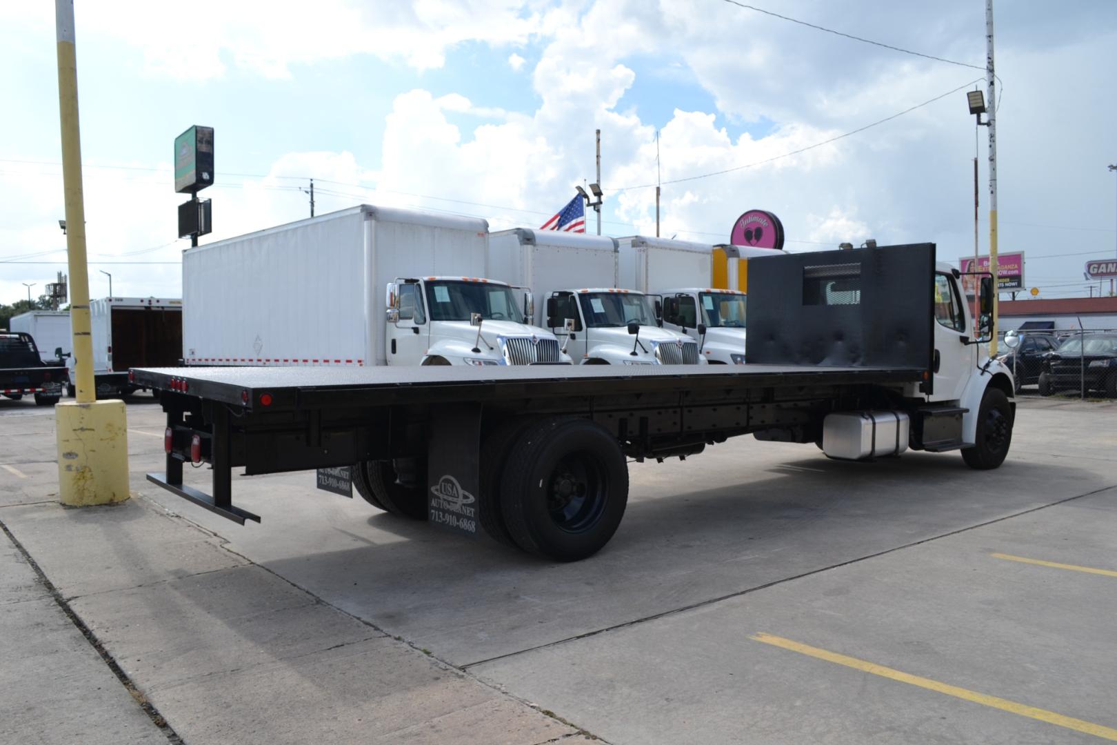 2016 WHITE /GRAY FREIGHTLINER M2-106 with an CUMMINS ISB 6.7L 220HP engine, ALLISON 2100HS AUTOMATIC transmission, located at 9172 North Fwy, Houston, TX, 77037, (713) 910-6868, 29.887470, -95.411903 - Photo#4