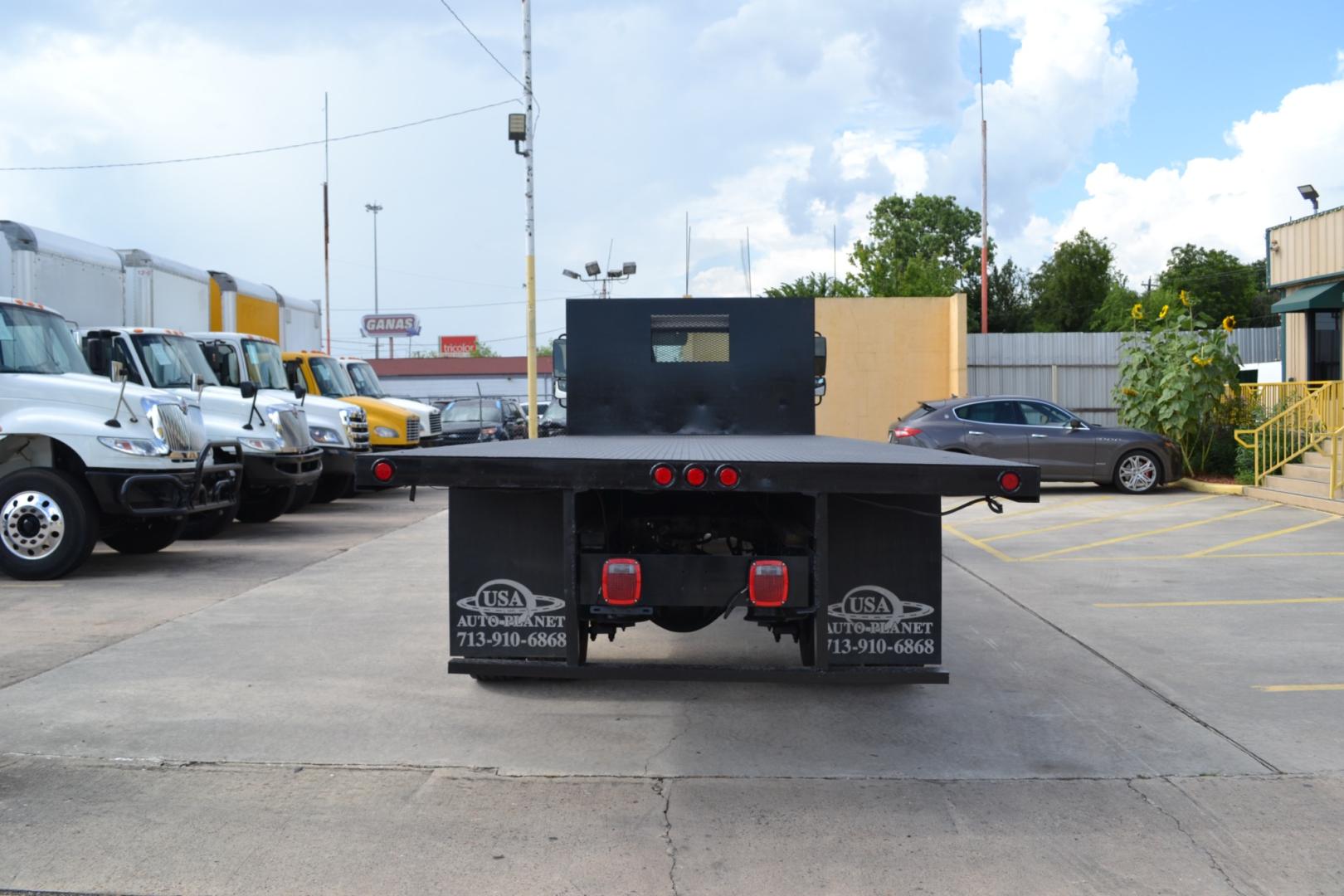 2016 WHITE /GRAY FREIGHTLINER M2-106 with an CUMMINS ISB 6.7L 220HP engine, ALLISON 2100HS AUTOMATIC transmission, located at 9172 North Fwy, Houston, TX, 77037, (713) 910-6868, 29.887470, -95.411903 - Photo#5