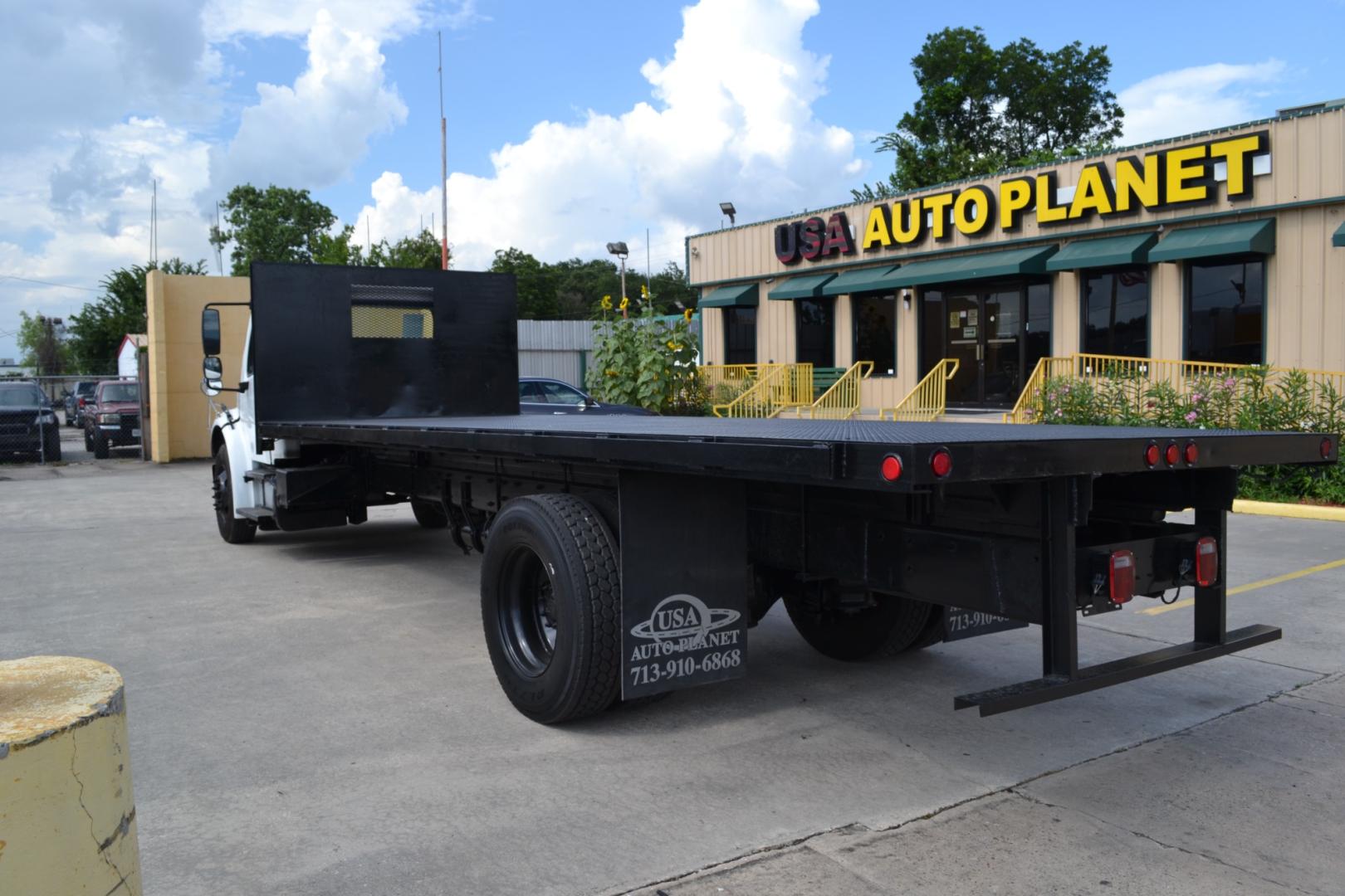 2016 WHITE /GRAY FREIGHTLINER M2-106 with an CUMMINS ISB 6.7L 220HP engine, ALLISON 2100HS AUTOMATIC transmission, located at 9172 North Fwy, Houston, TX, 77037, (713) 910-6868, 29.887470, -95.411903 - Photo#6