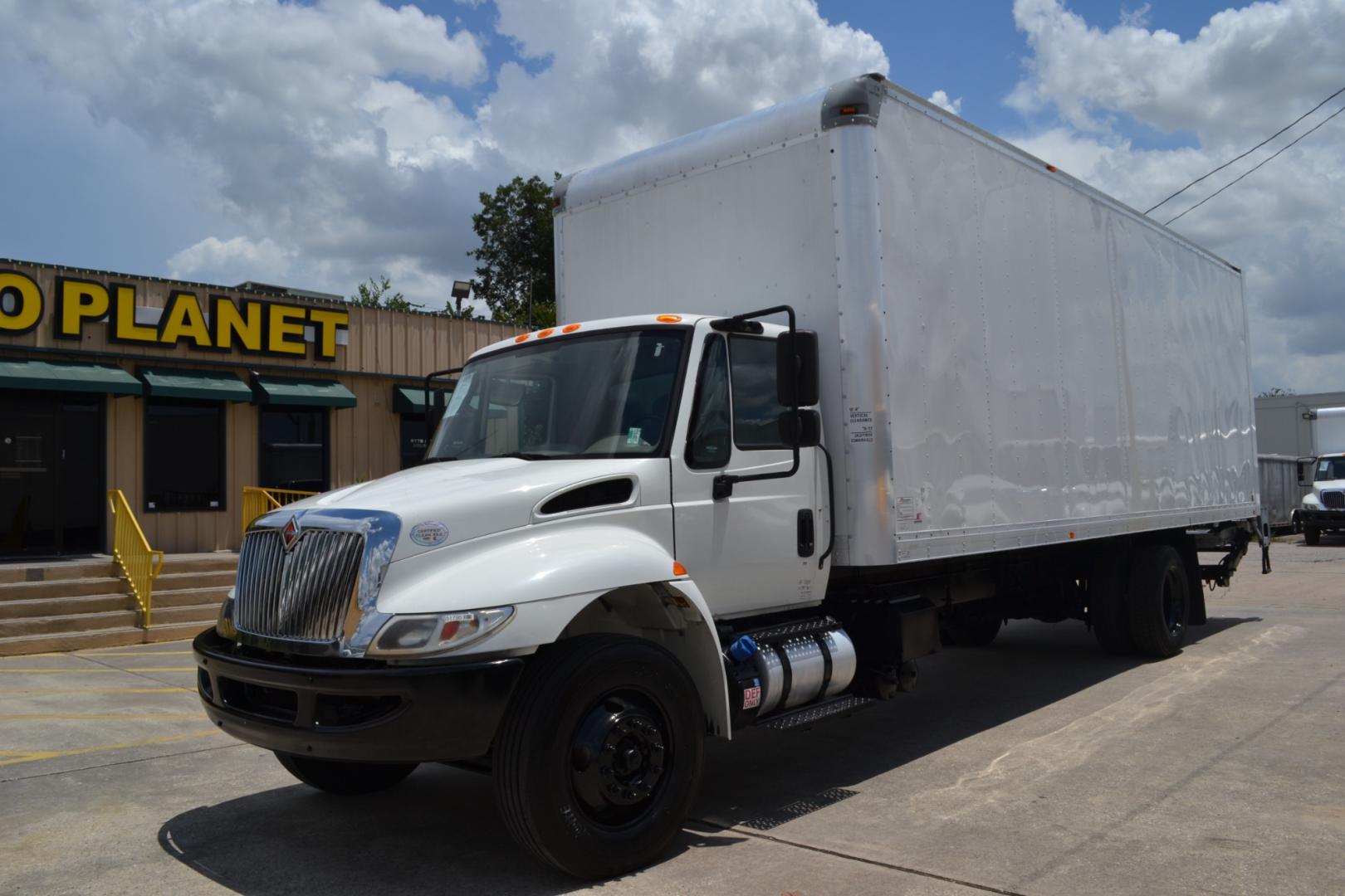 2016 WHITE /GRAY INTERNATIONAL 4300 with an CUMMINS ISB 6.7L 240HP engine, ALLISON 2500RDS AUTOMATIC transmission, located at 9172 North Fwy, Houston, TX, 77037, (713) 910-6868, 29.887470, -95.411903 - Photo#0