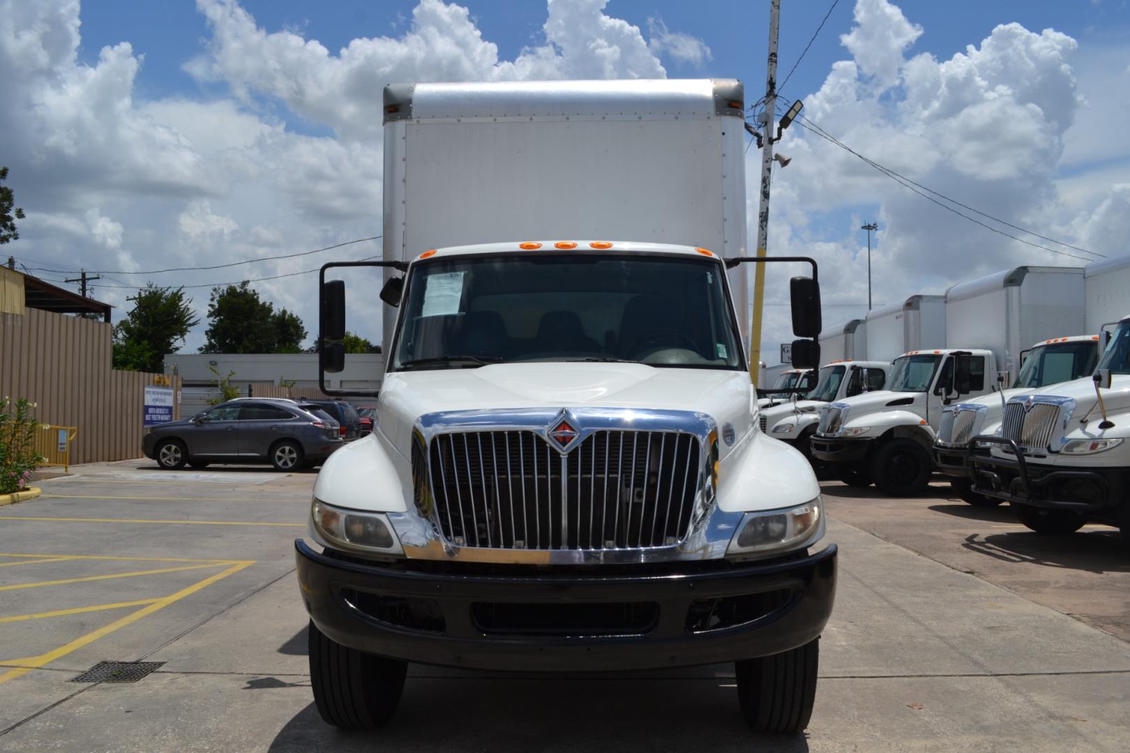 2016 WHITE /GRAY INTERNATIONAL 4300 with an CUMMINS ISB 6.7L 240HP engine, ALLISON 2500RDS AUTOMATIC transmission, located at 9172 North Fwy, Houston, TX, 77037, (713) 910-6868, 29.887470, -95.411903 - Photo#1