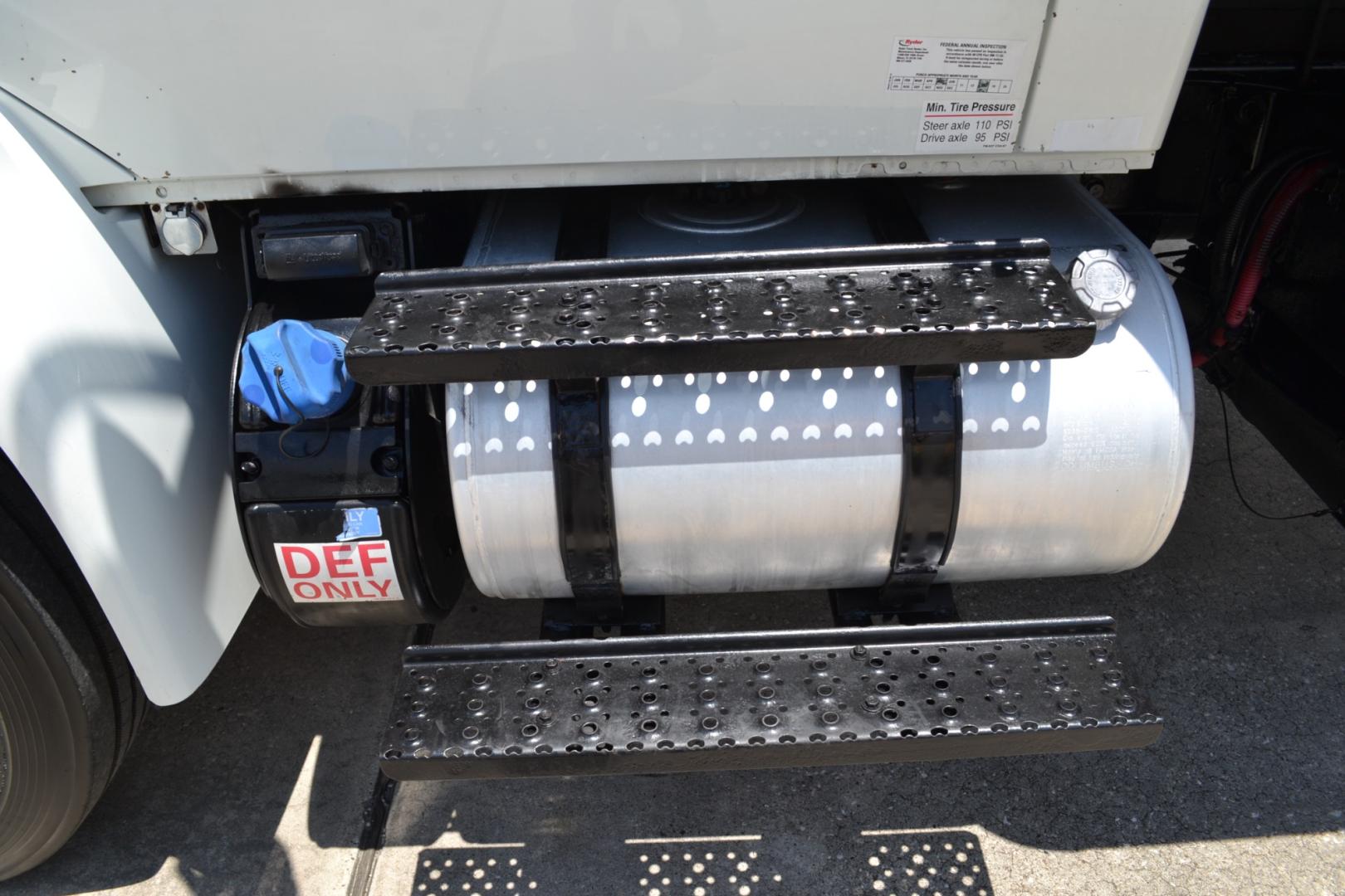 2016 WHITE /GRAY INTERNATIONAL 4300 with an CUMMINS ISB 6.7L 240HP engine, ALLISON 2500RDS AUTOMATIC transmission, located at 9172 North Fwy, Houston, TX, 77037, (713) 910-6868, 29.887470, -95.411903 - Photo#10